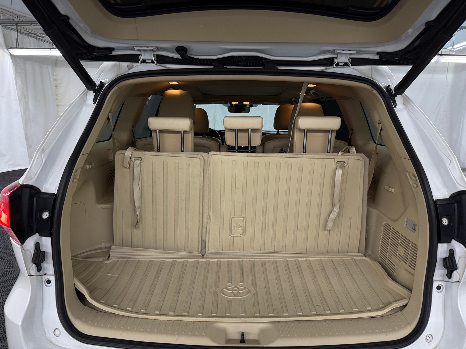 Thumbnail: 2019 Toyota Highlander - 6