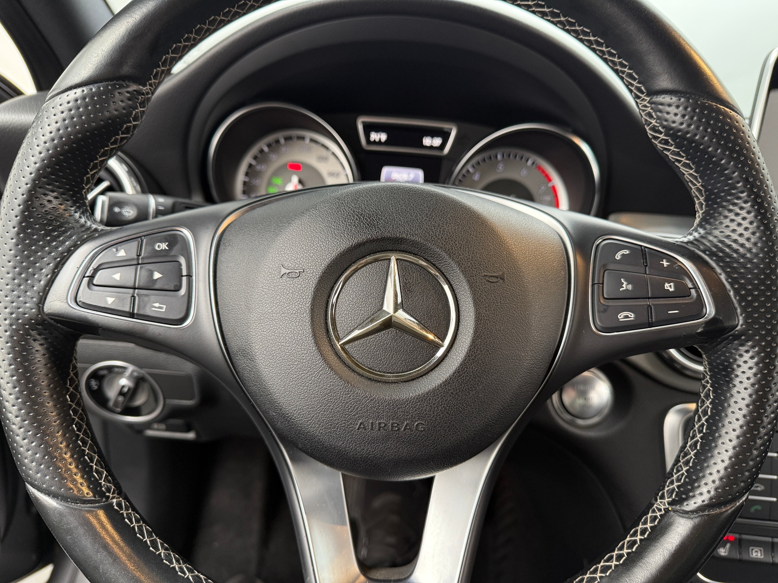 Thumbnail: 2016 Mercedes-Benz GLA - 4