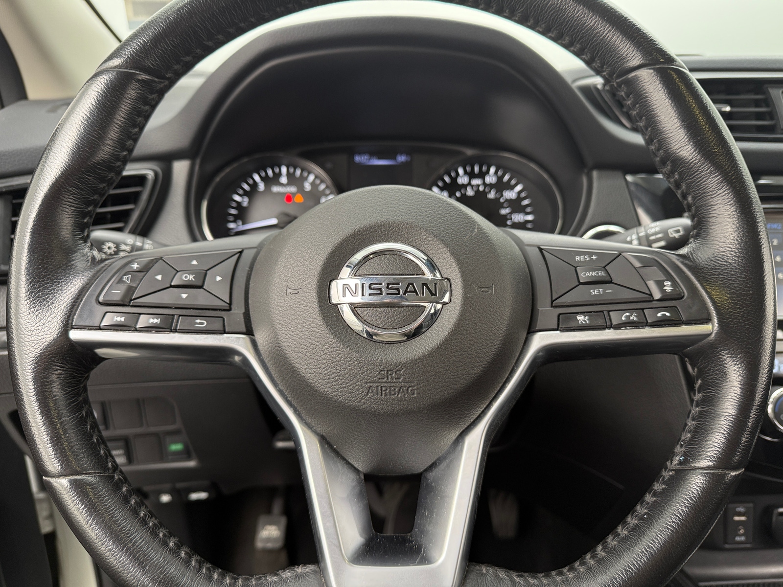 Thumbnail: 2017 Nissan Rogue Sport - 4