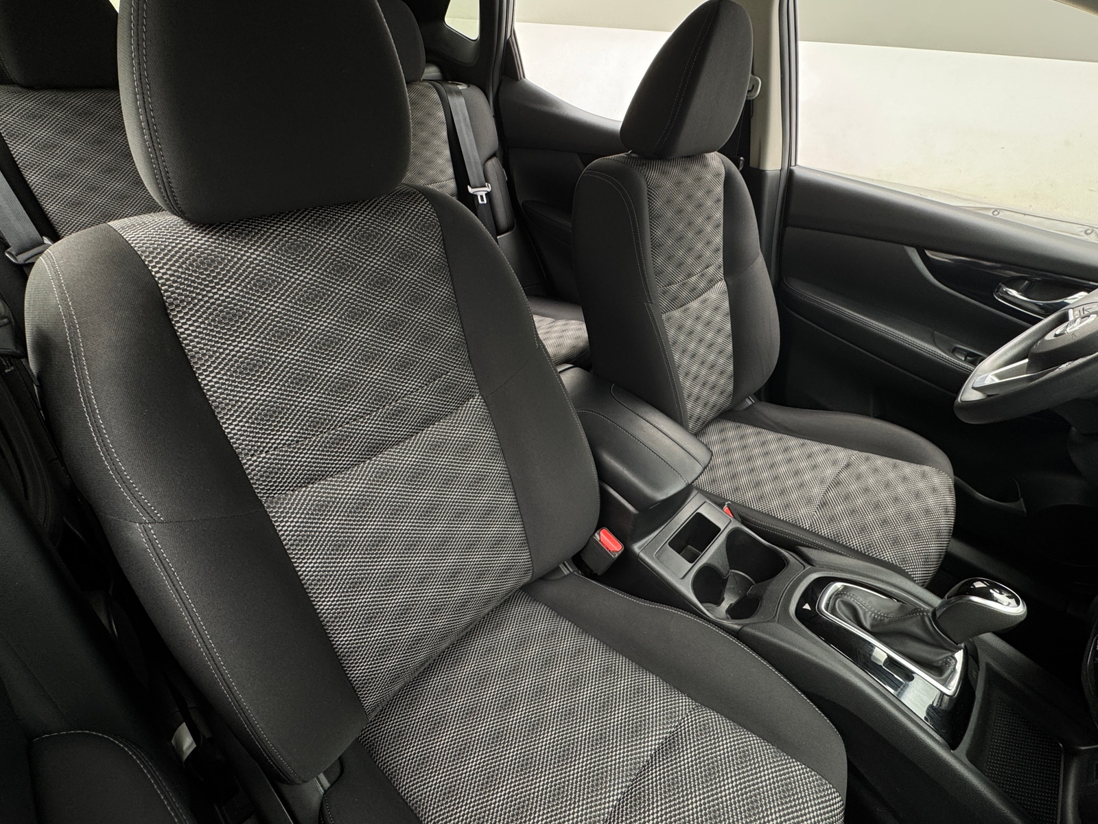Thumbnail: 2020 Nissan Rogue Sport - 2