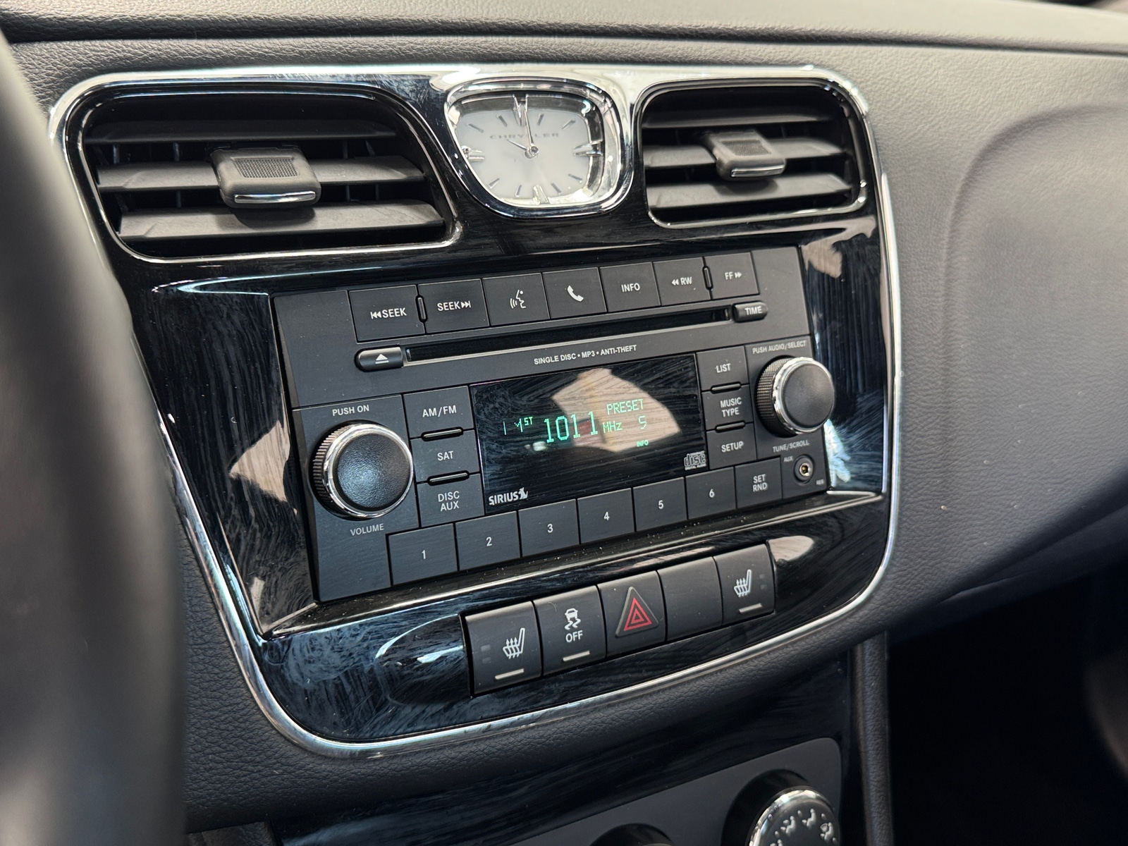 Thumbnail: 2013 Chrysler 200 - 3