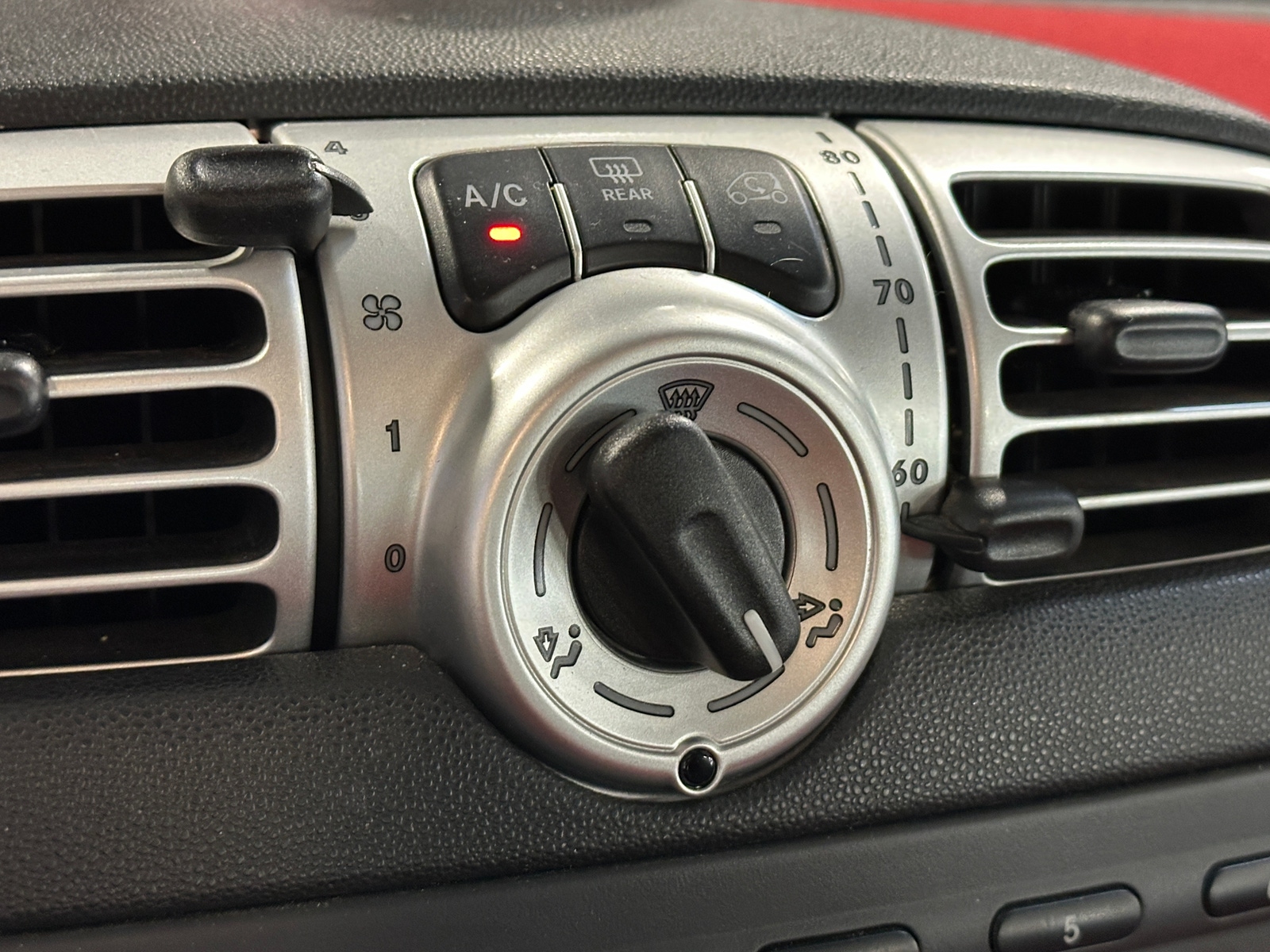 Thumbnail: 2010 smart fortwo - 4