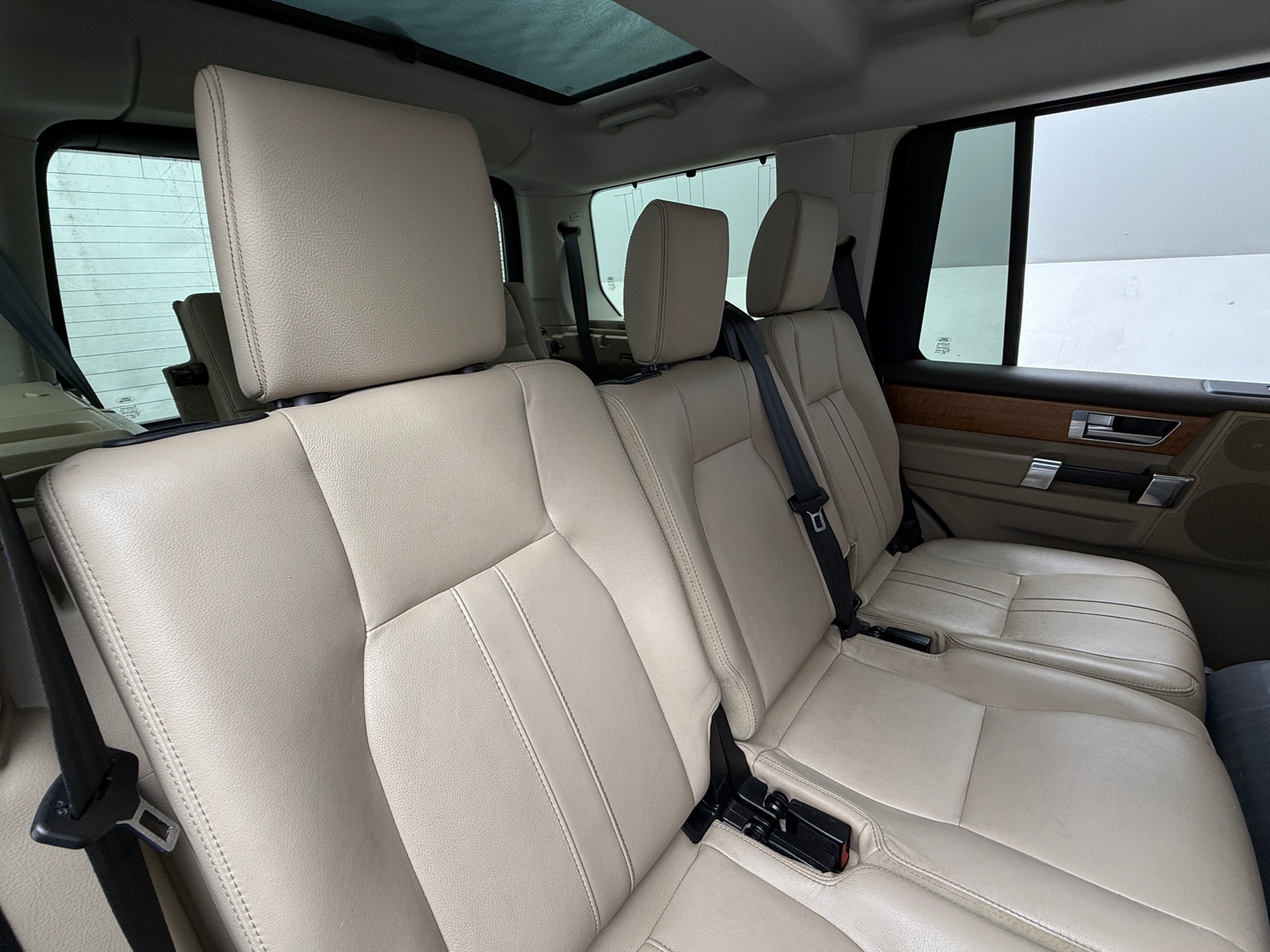Thumbnail: 2015 Land Rover LR4 - 5