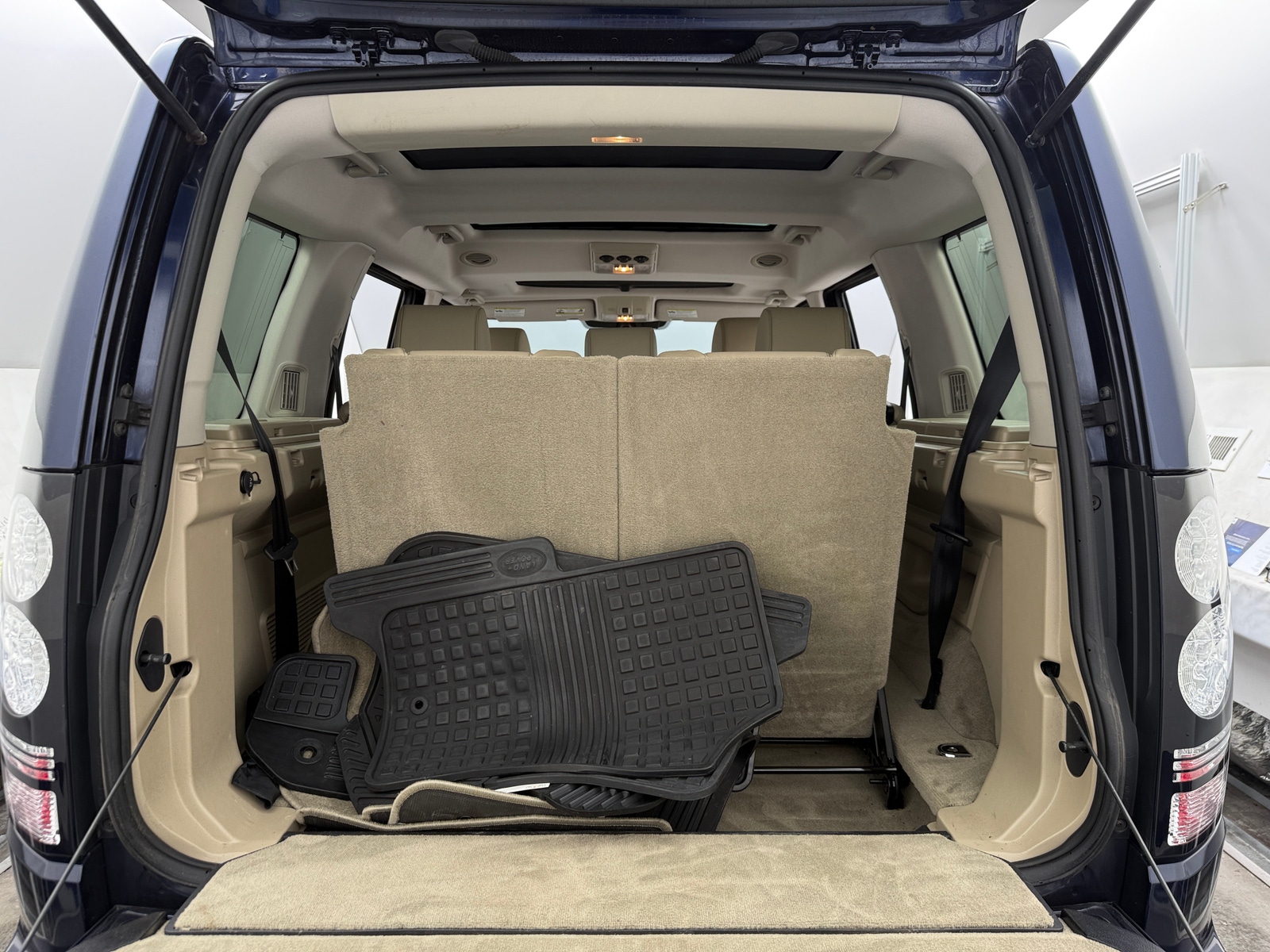 Thumbnail: 2015 Land Rover LR4 - 6