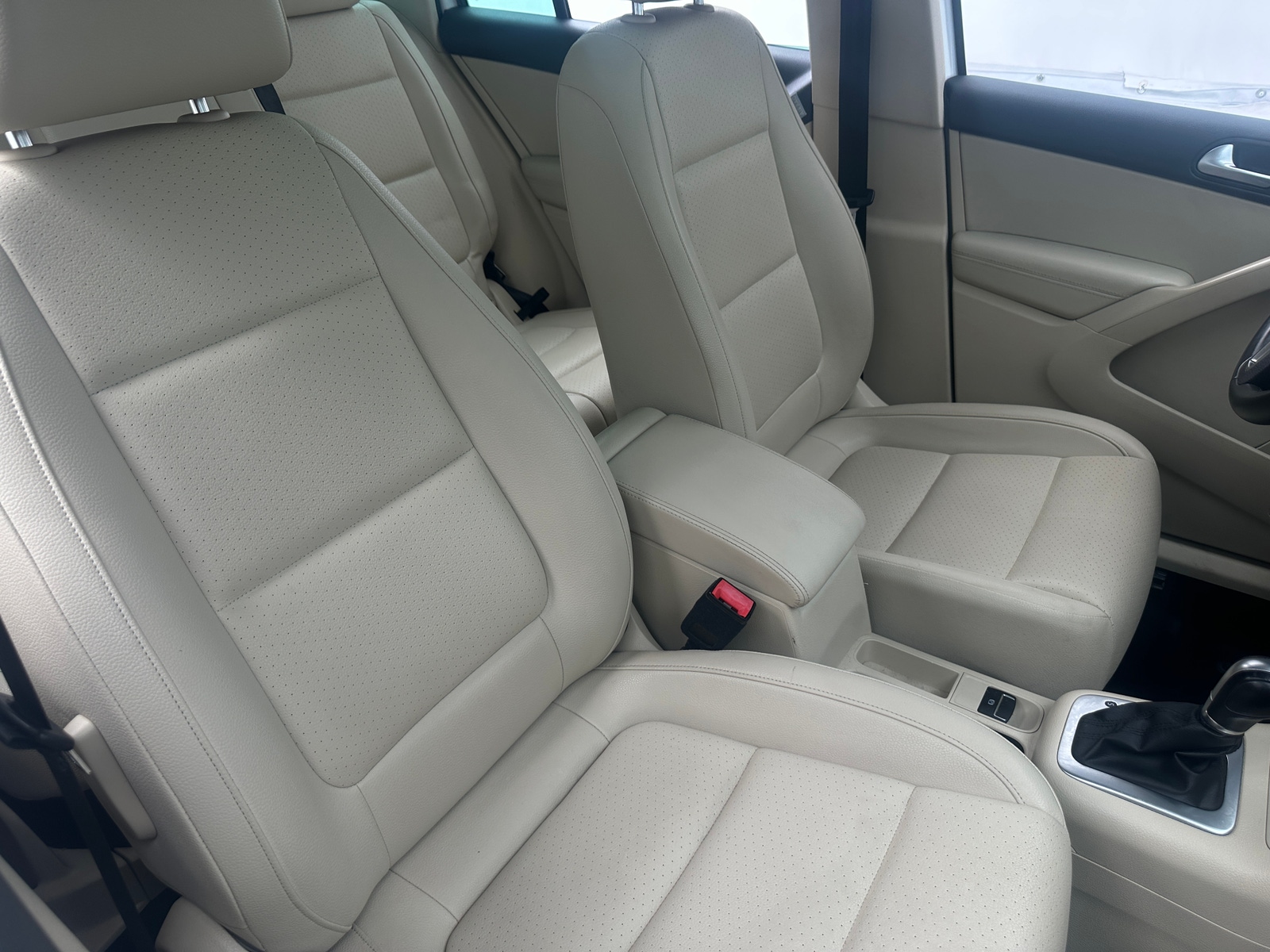 Thumbnail: 2016 Volkswagen Tiguan - 2