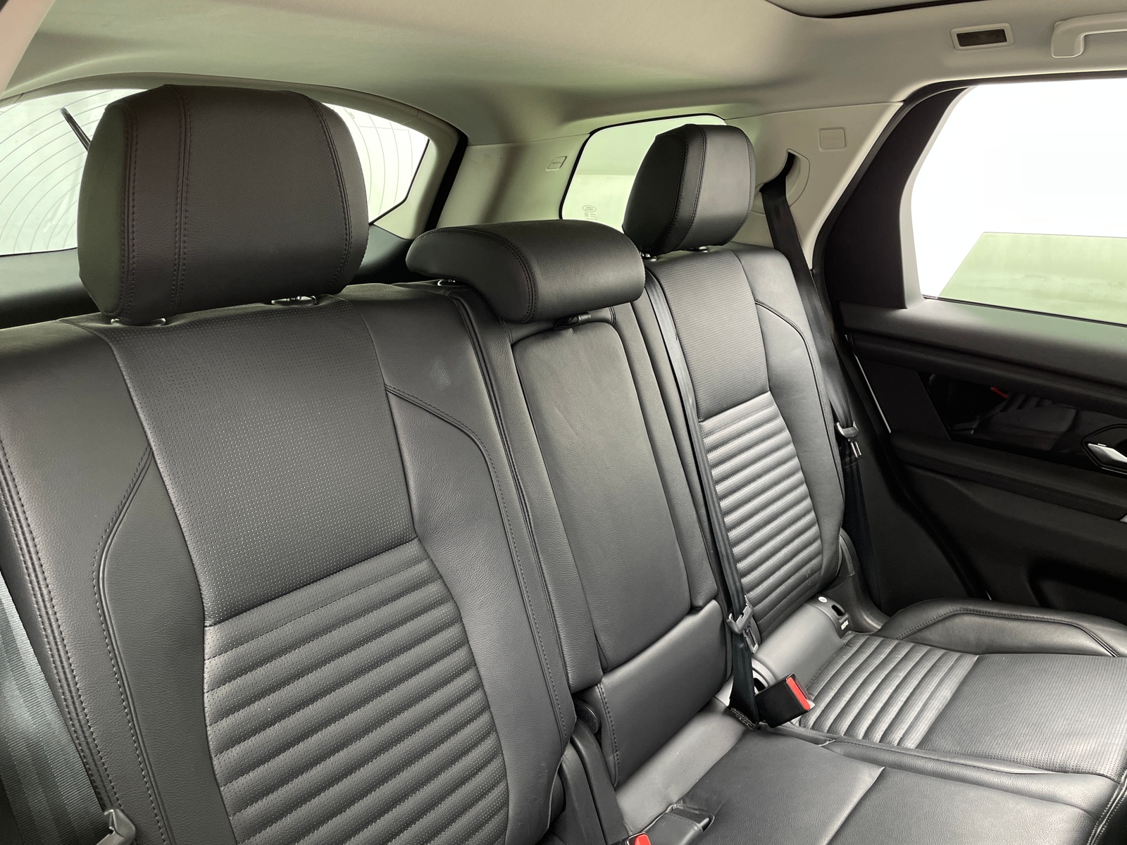 Thumbnail: 2020 Land Rover Discovery Sport - 5