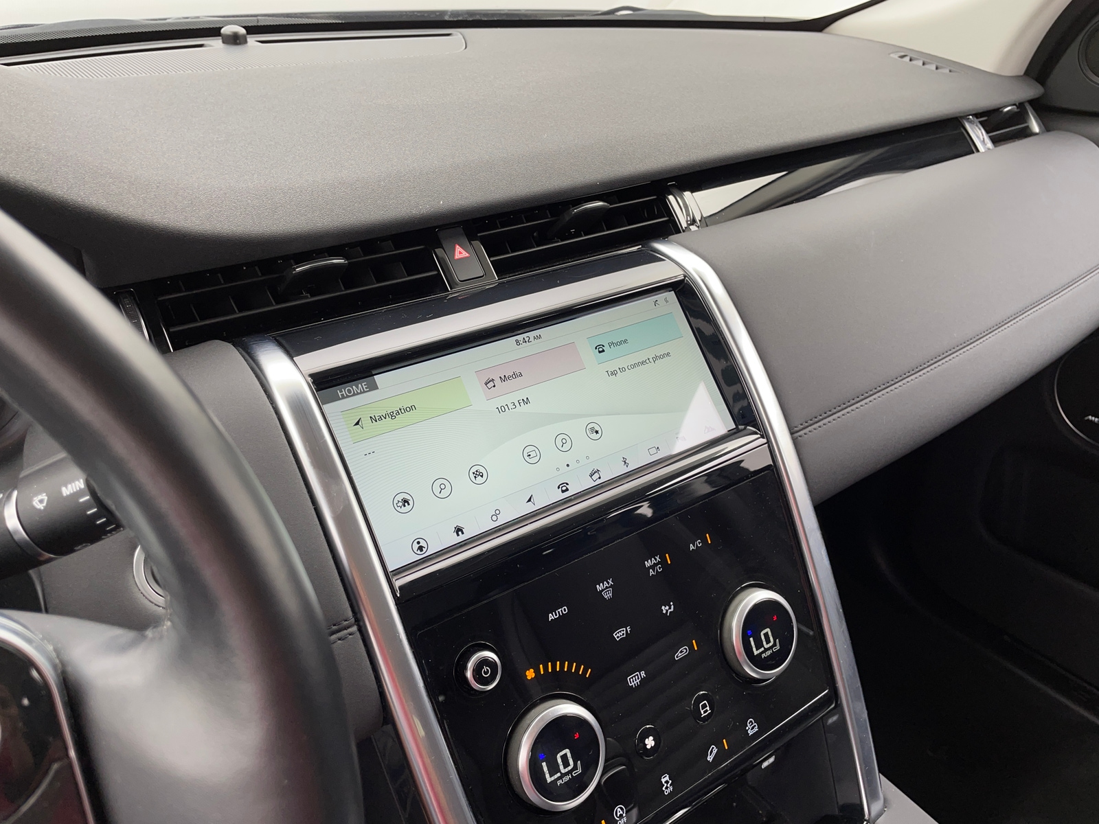 Thumbnail: 2020 Land Rover Discovery Sport - 3