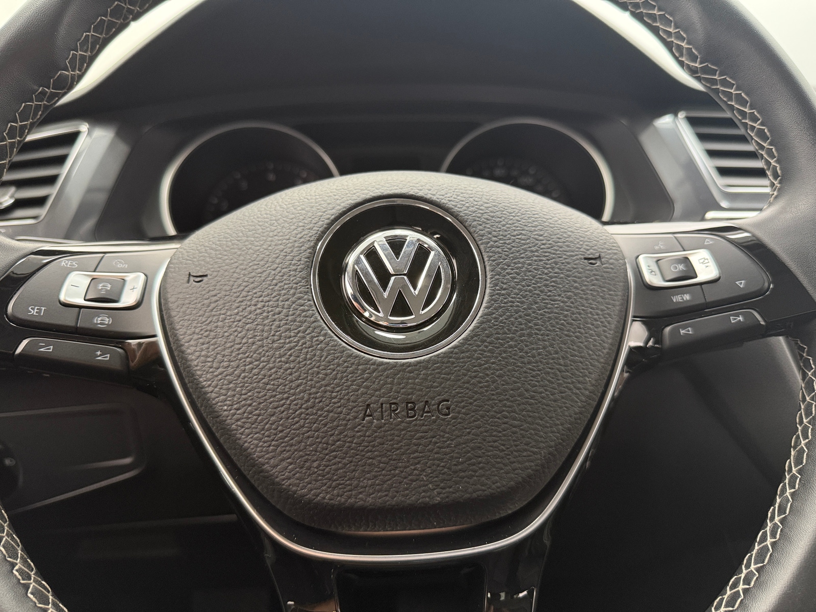Thumbnail: 2021 Volkswagen Tiguan - 4