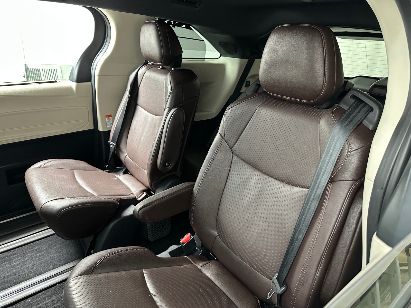 Thumbnail: 2021 Toyota Sienna - 6