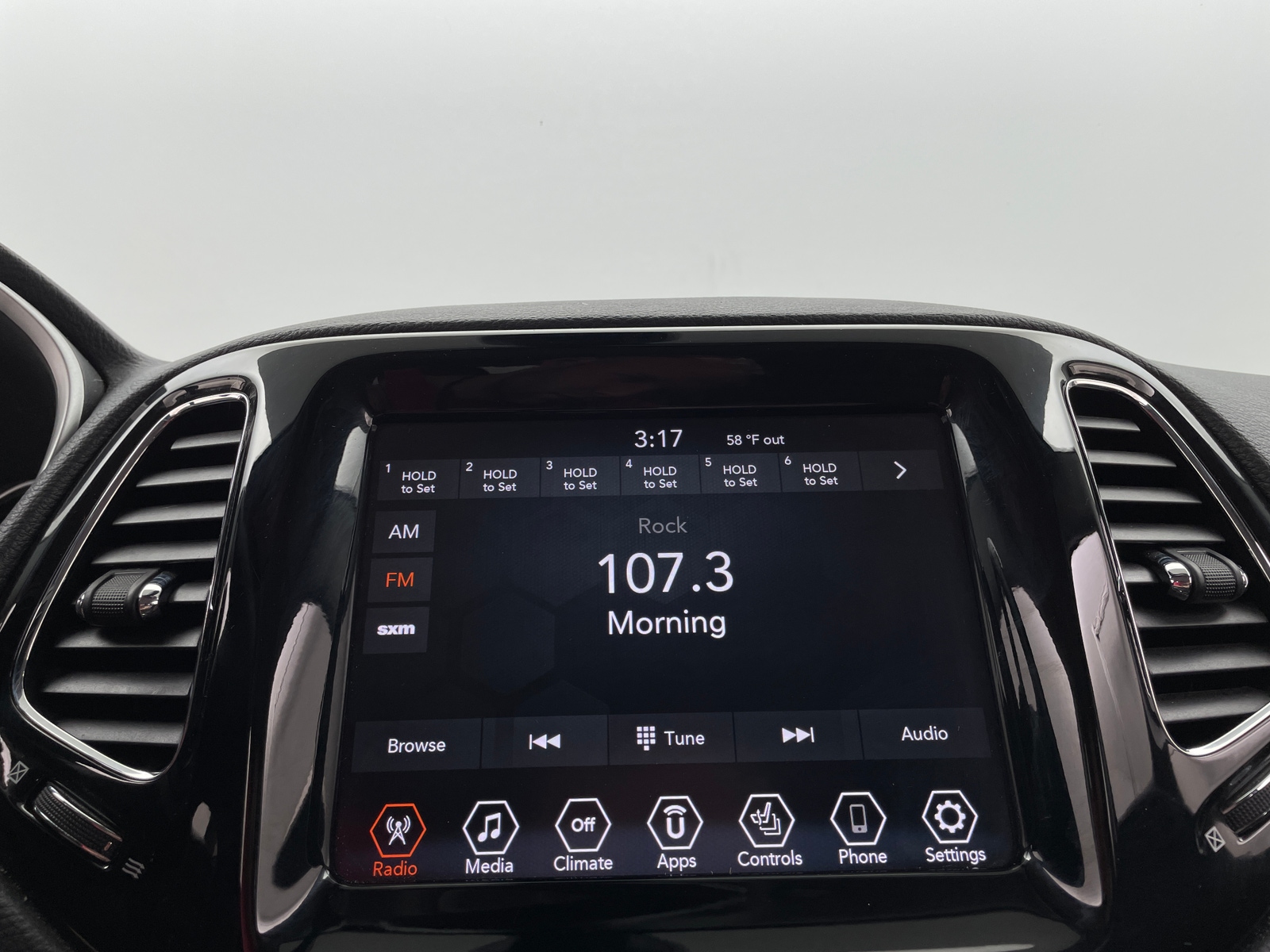 Thumbnail: 2019 Jeep Compass - 3
