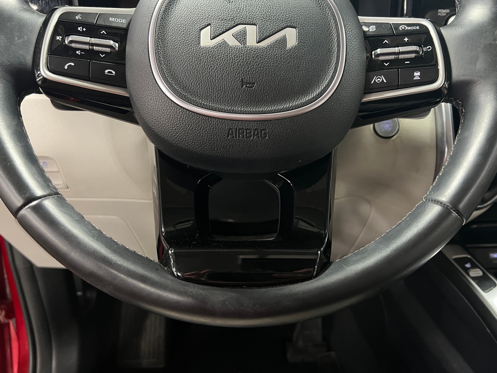 Thumbnail: 2022 Kia Sorento - 4