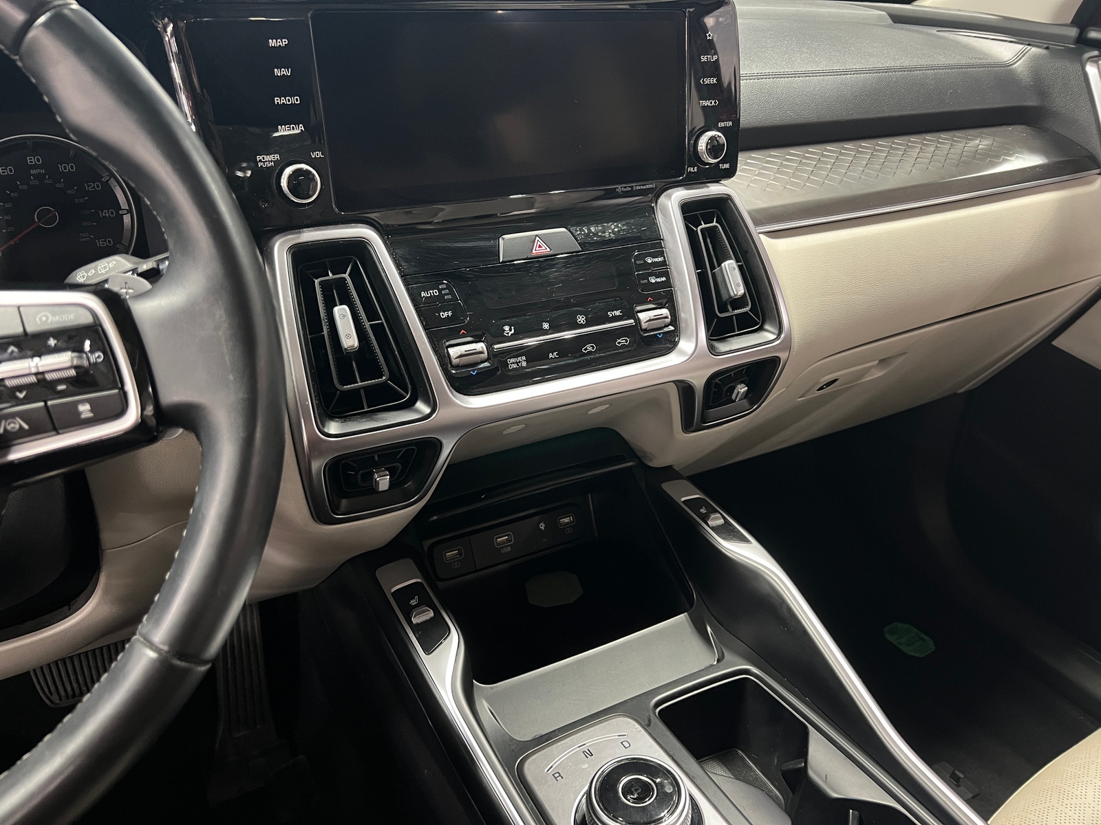 Thumbnail: 2022 Kia Sorento - 3