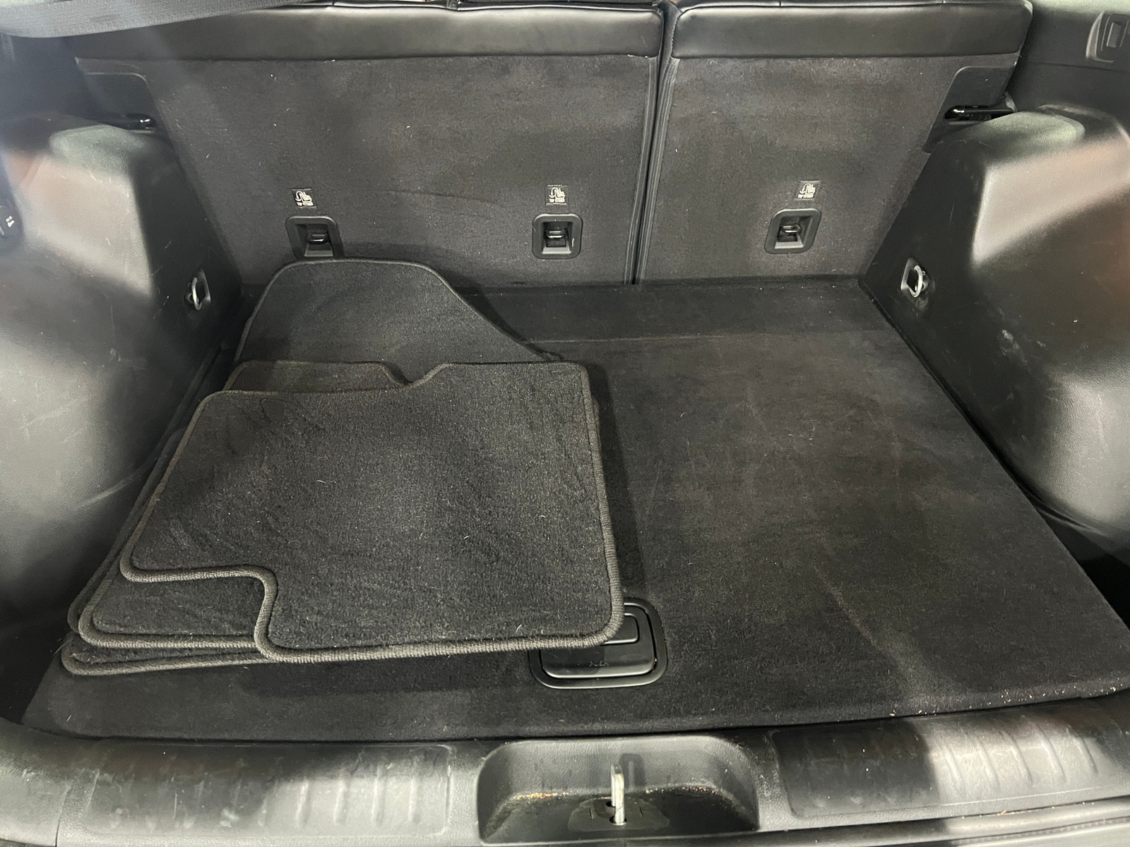 Thumbnail: 2019 Jeep Cherokee - 7