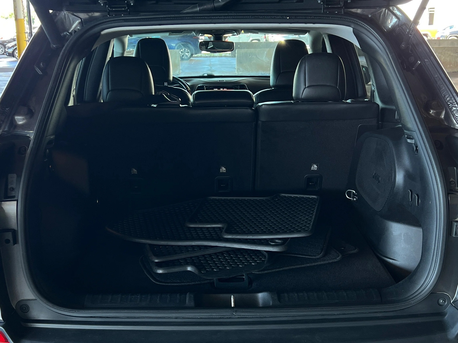 Thumbnail: 2020 Jeep Cherokee - 6