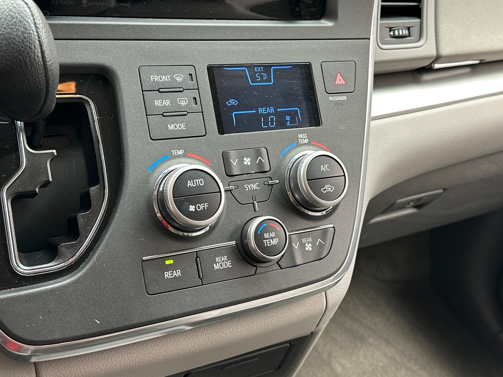 Thumbnail: 2017 Toyota Sienna - 4