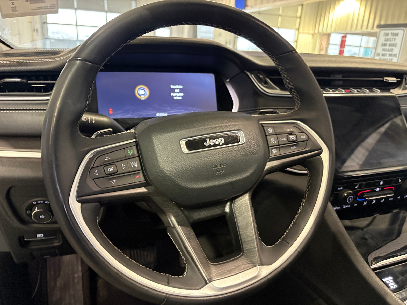 Thumbnail: 2023 Jeep Grand Cherokee L - 4