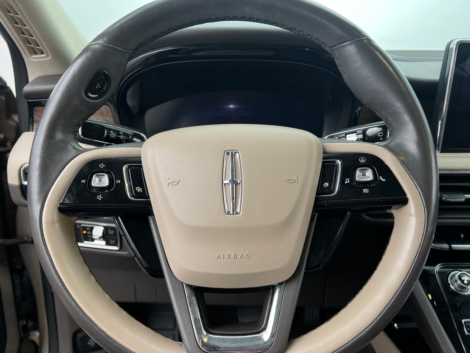 Thumbnail: 2020 Lincoln Corsair - 4