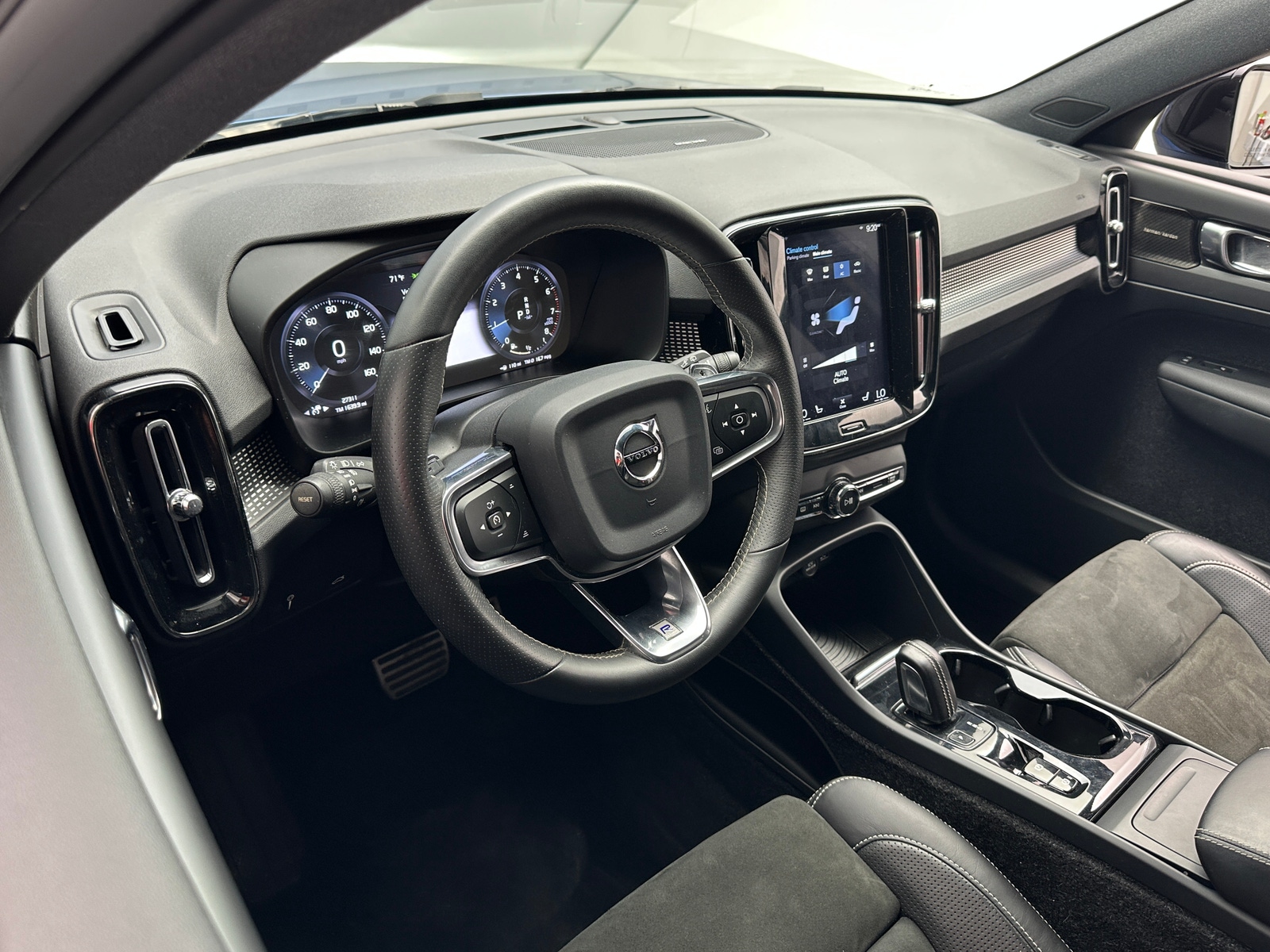 Thumbnail: 2019 Volvo XC40 - 3