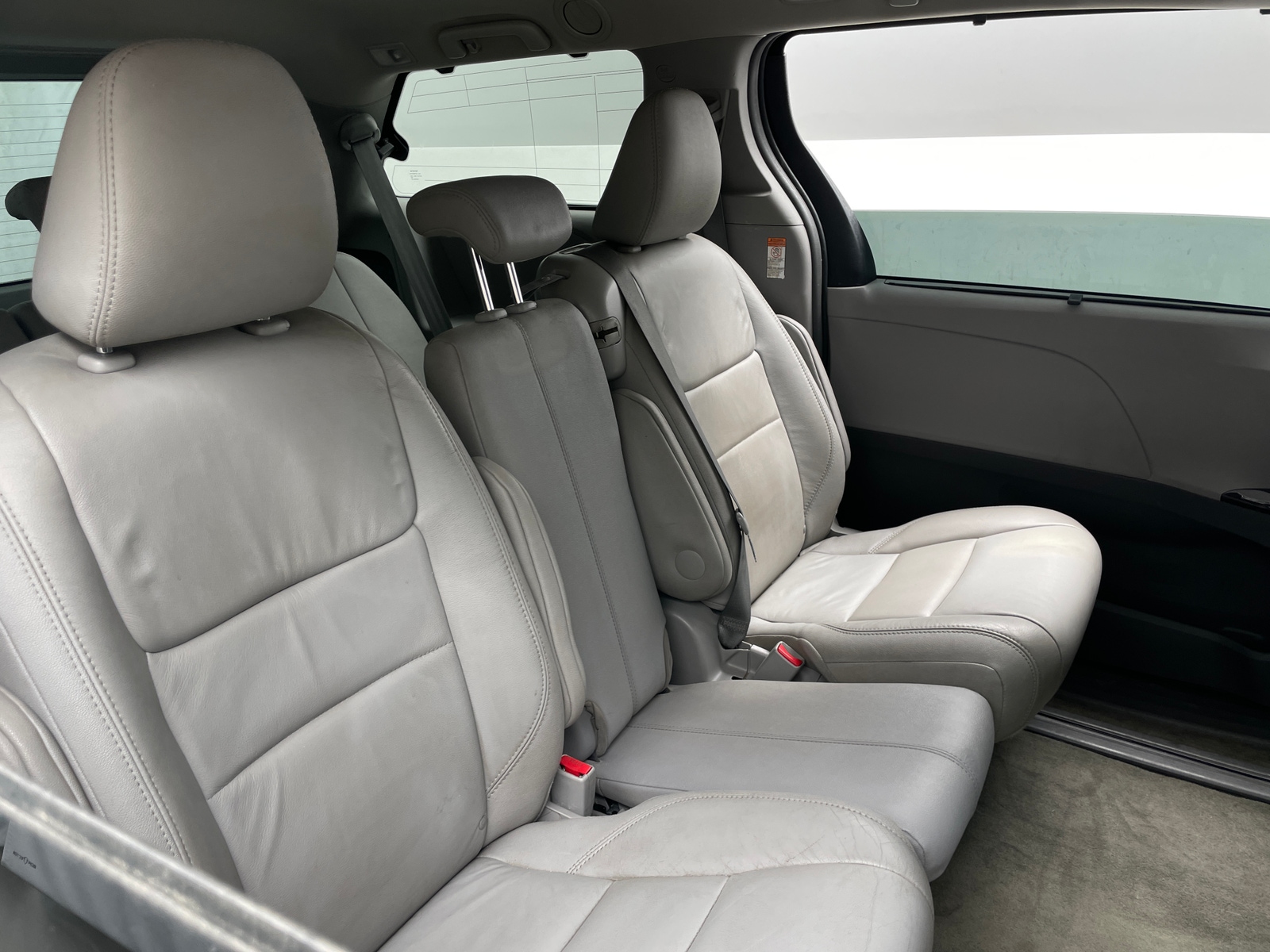 Thumbnail: 2017 Toyota Sienna - 5