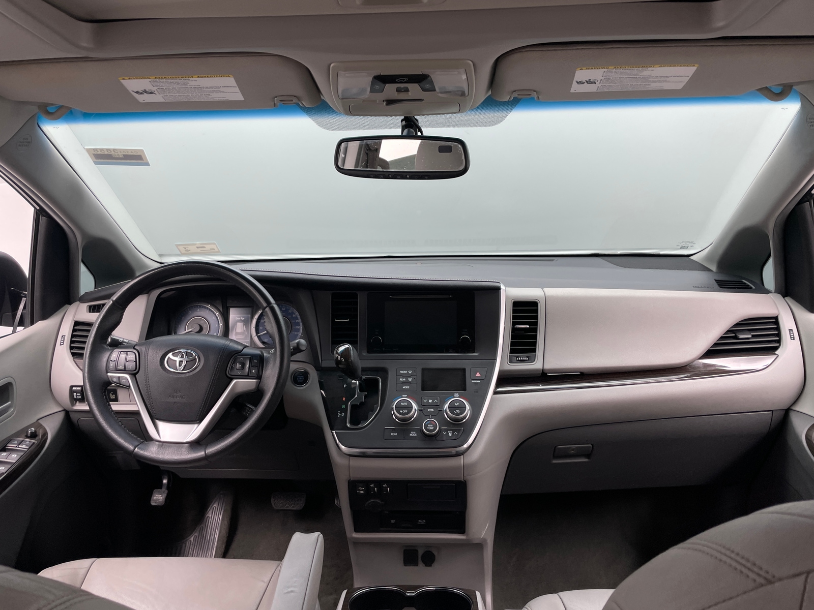 Thumbnail: 2017 Toyota Sienna - 2