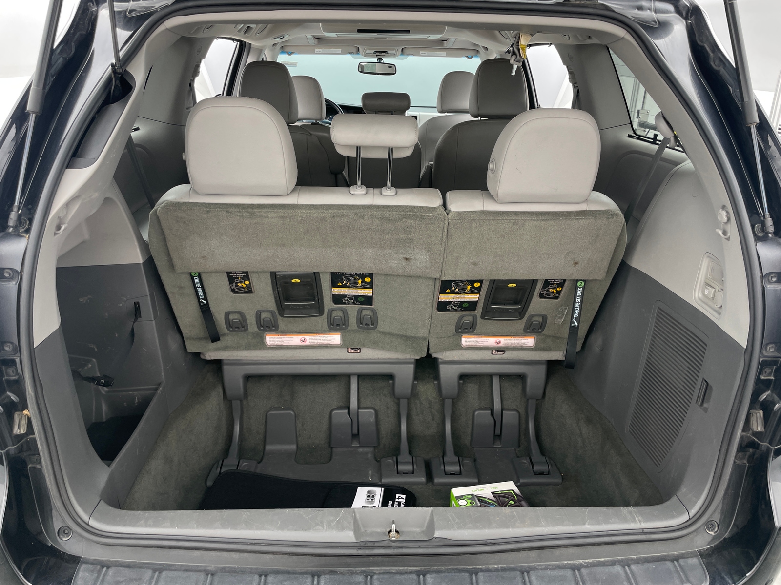 Thumbnail: 2017 Toyota Sienna - 6