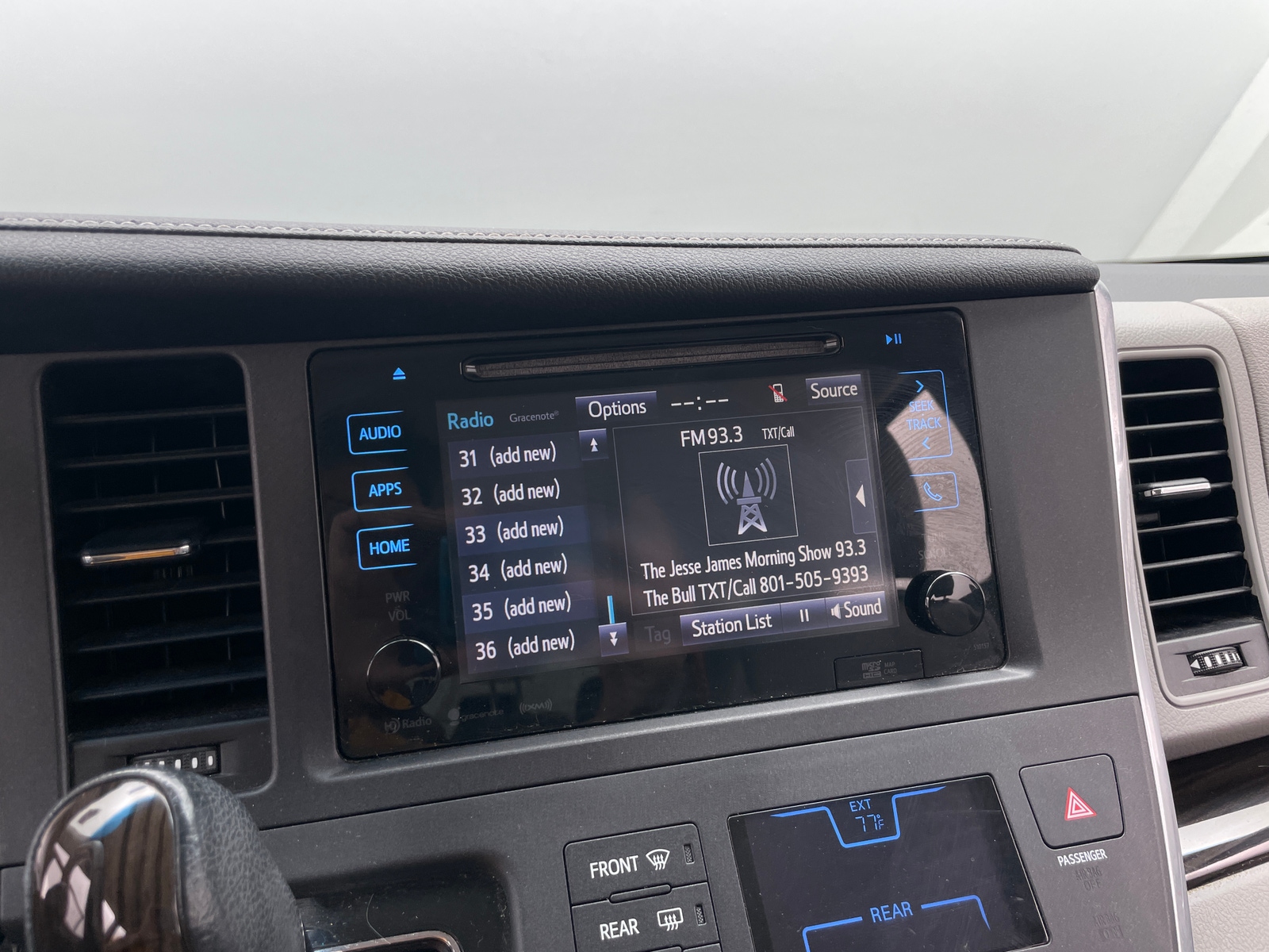Thumbnail: 2017 Toyota Sienna - 3