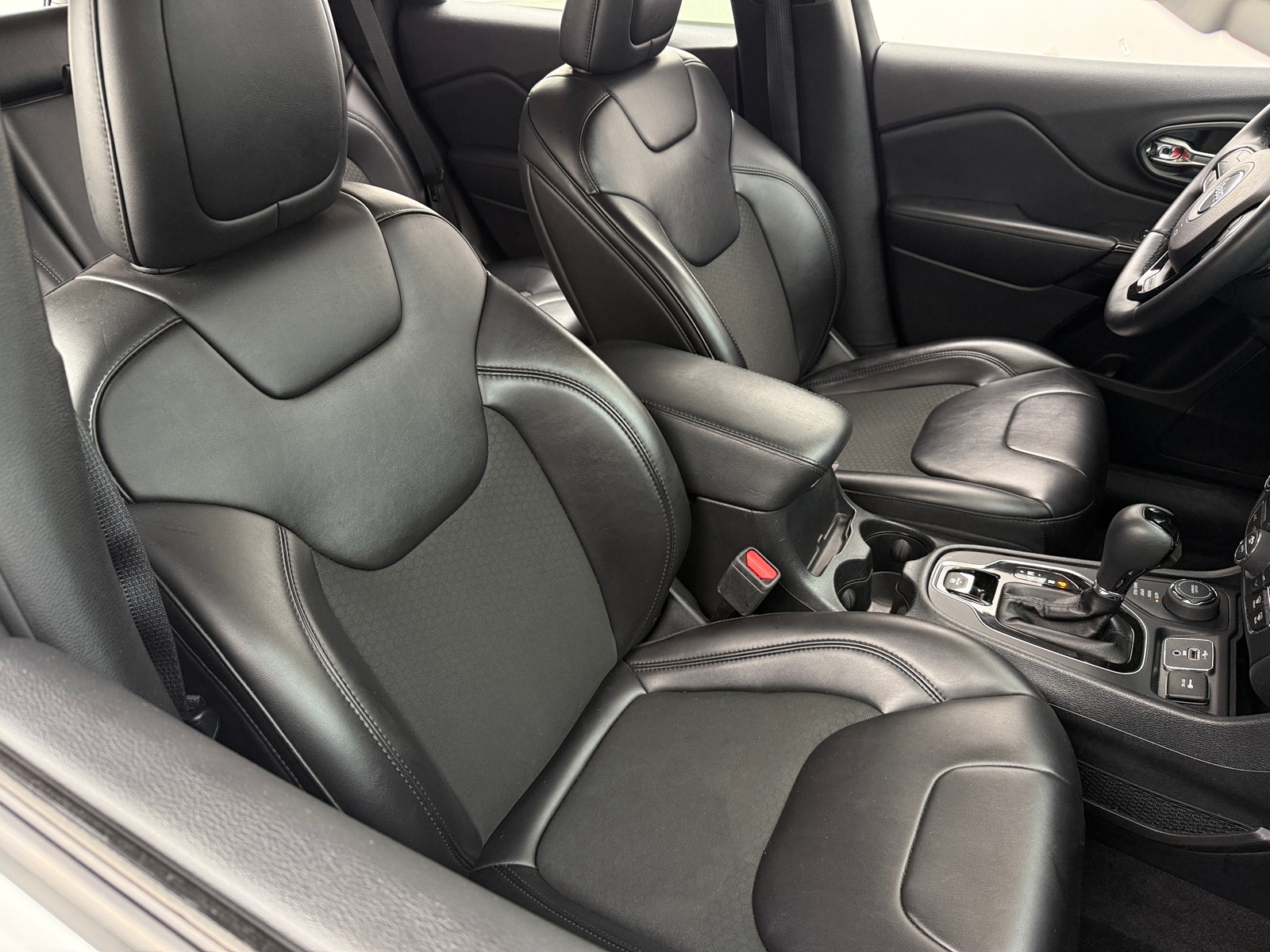 Thumbnail: 2019 Jeep Cherokee - 2
