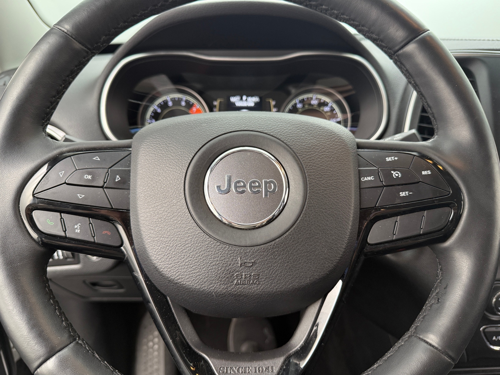 Thumbnail: 2019 Jeep Cherokee - 5