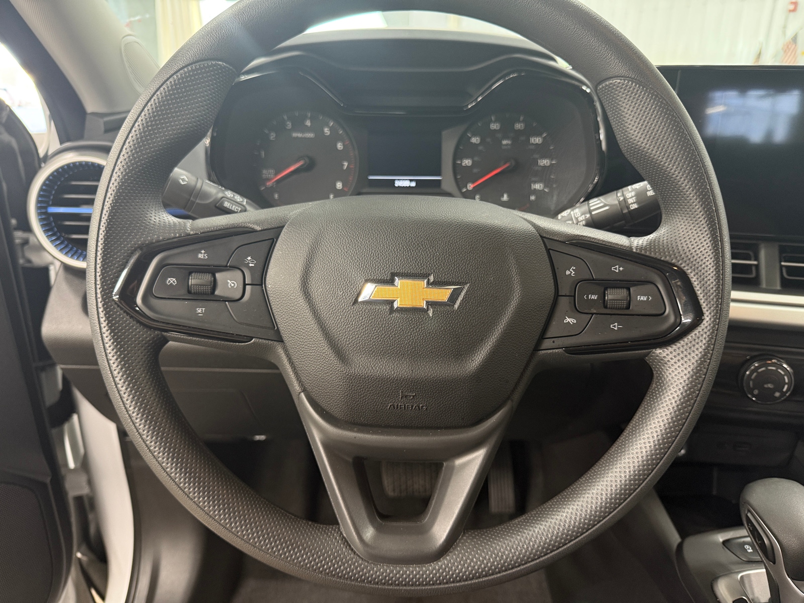 Thumbnail: 2025 Chevrolet Trax - 5