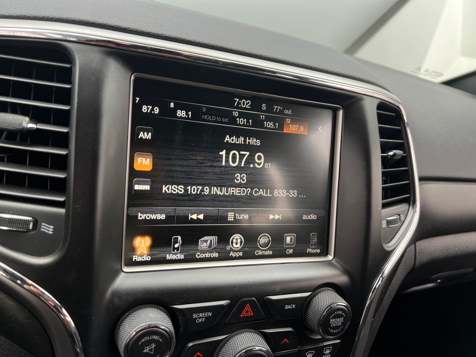 Thumbnail: 2017 Jeep Grand Cherokee - 3
