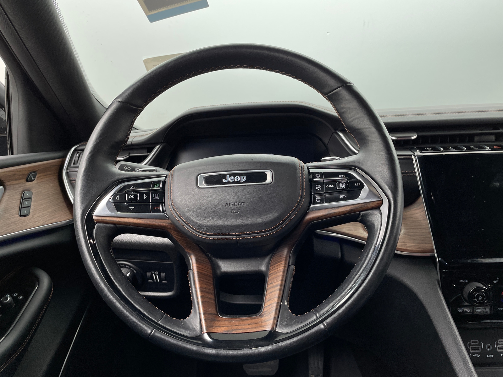 Thumbnail: 2021 Jeep Grand Cherokee L - 4