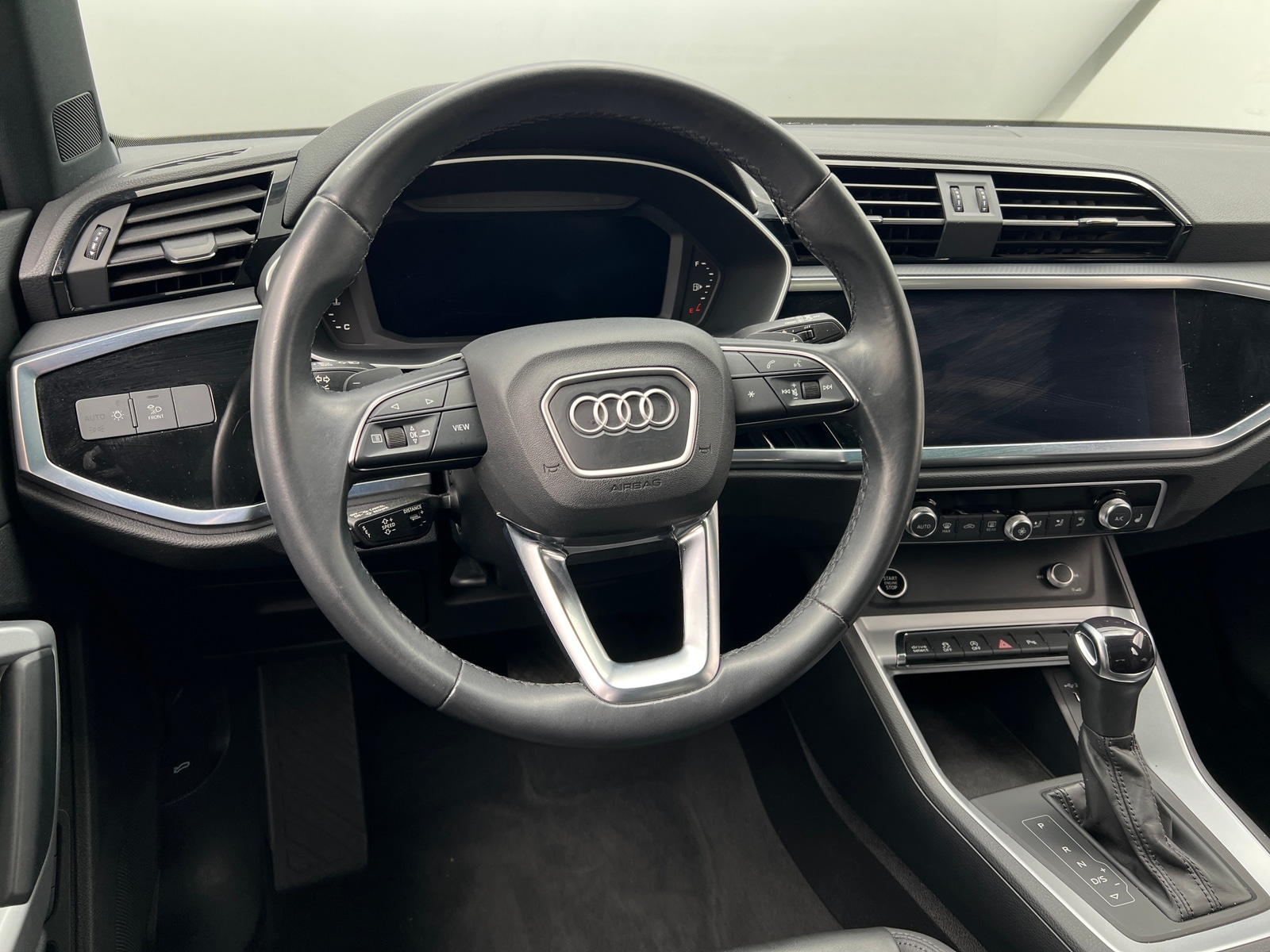 Thumbnail: 2022 Audi Q3 - 4