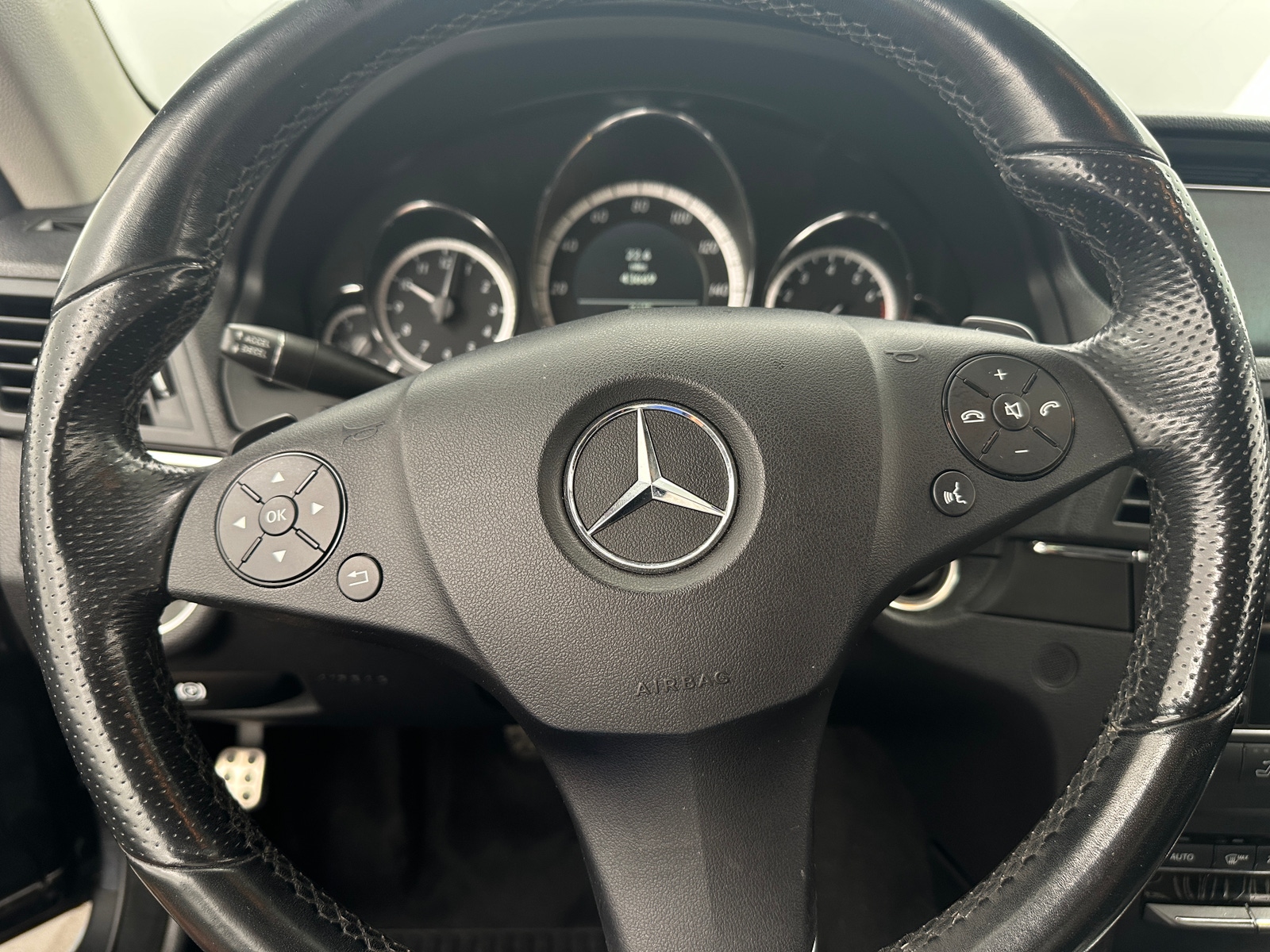 Thumbnail: 2011 Mercedes-Benz E-Class - 4