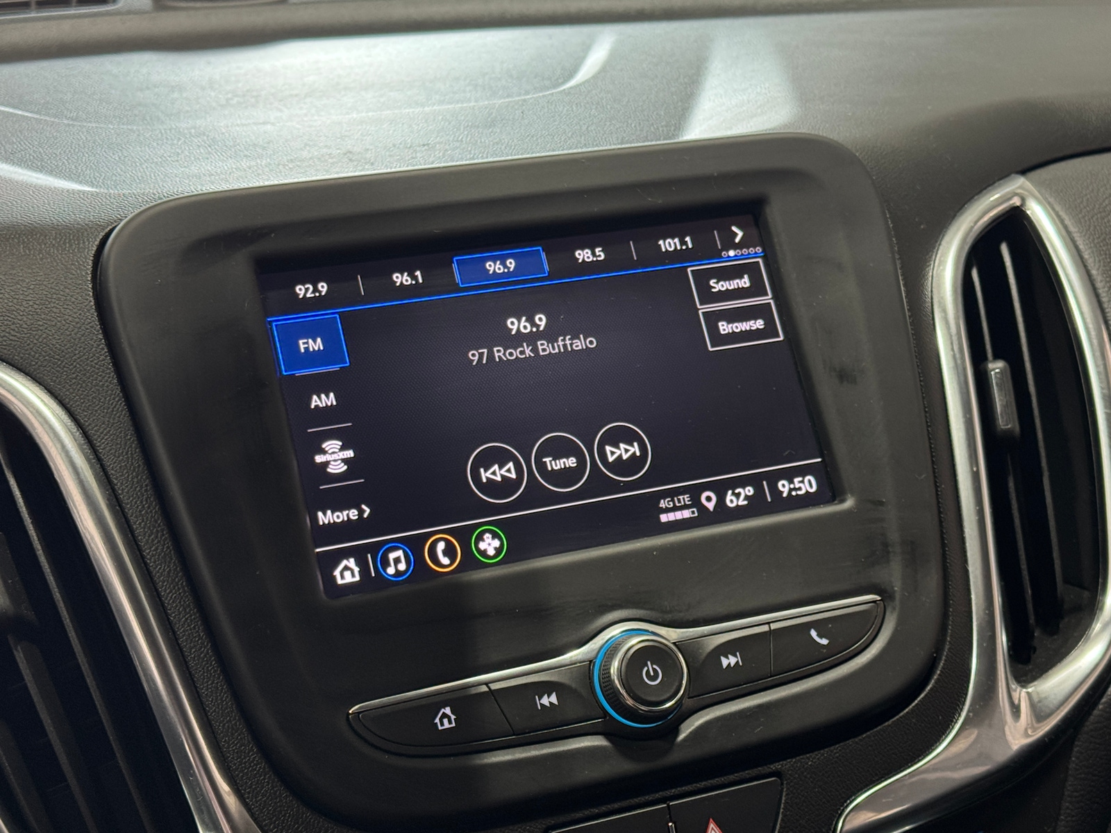 Thumbnail: 2022 Chevrolet Equinox - 4
