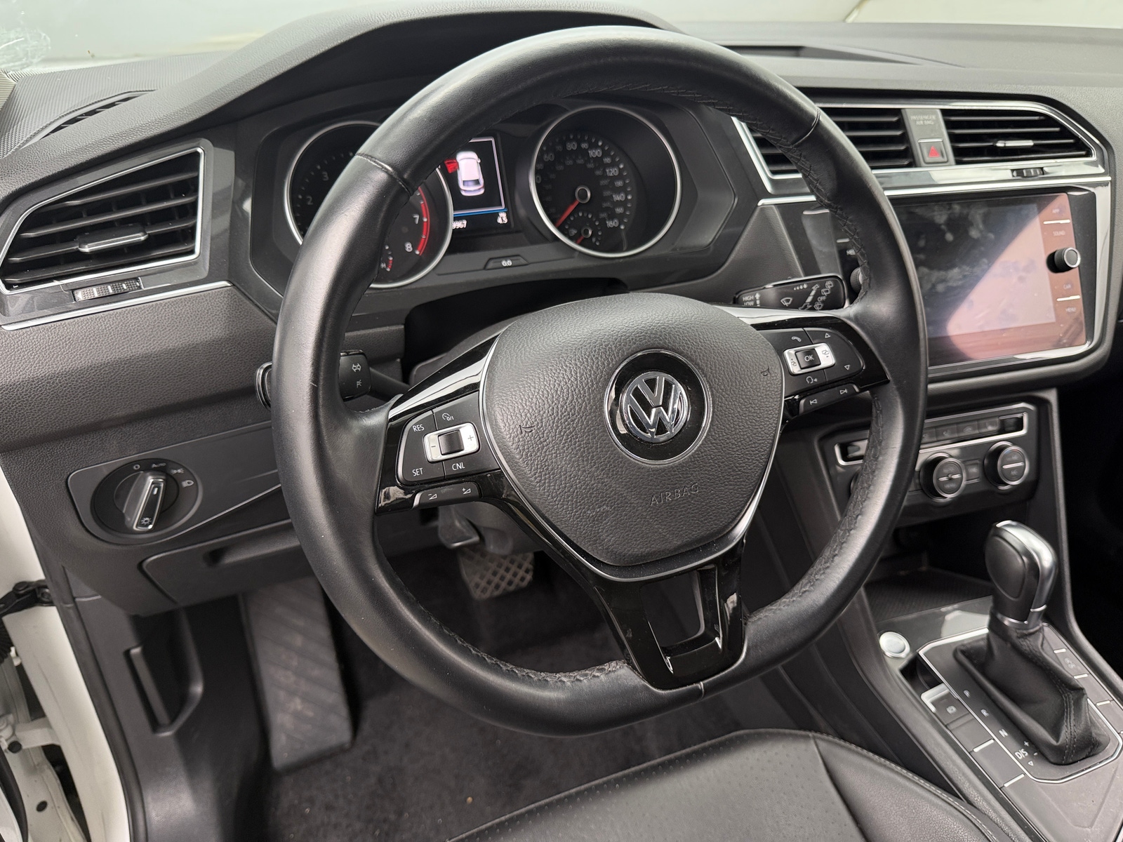 Thumbnail: 2018 Volkswagen Tiguan - 4