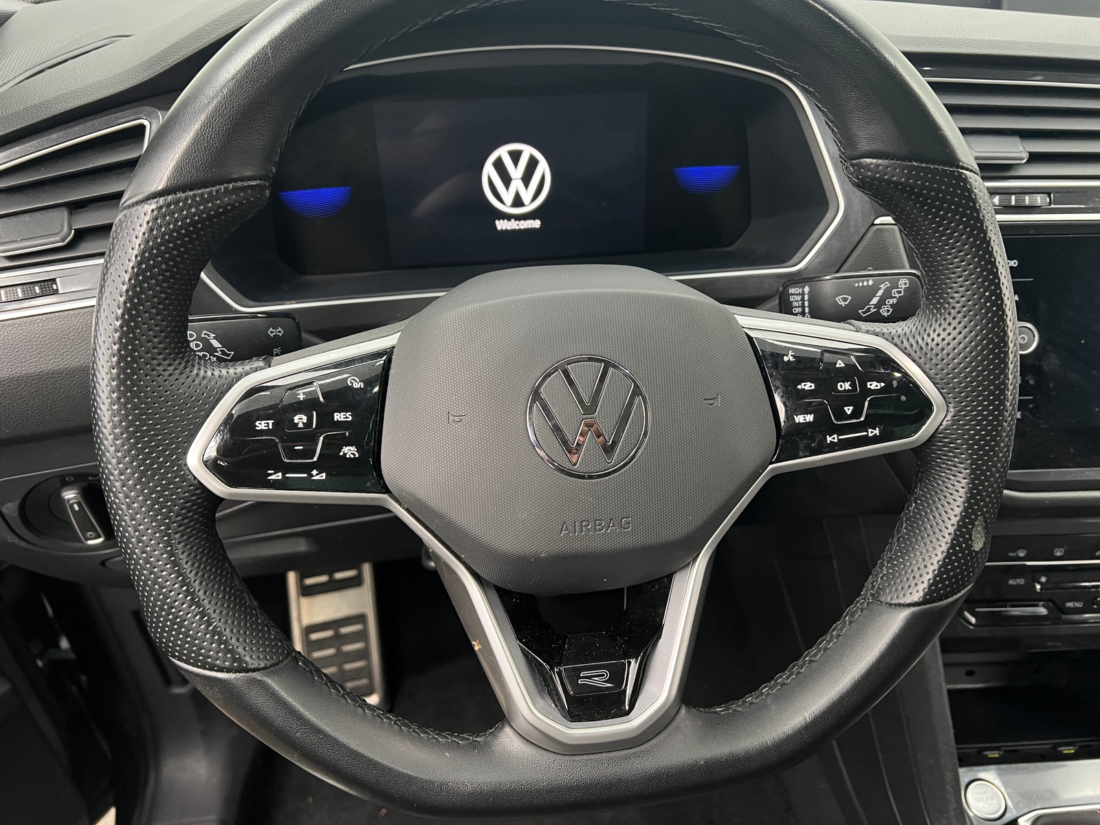 Thumbnail: 2023 Volkswagen Tiguan - 4