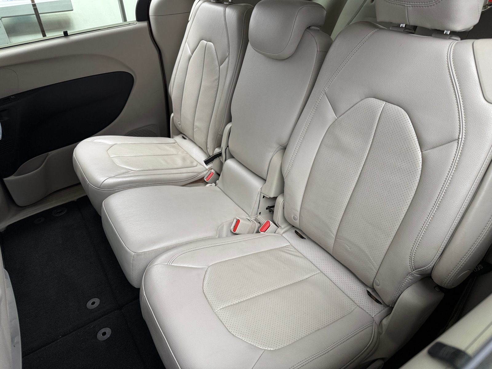 Thumbnail: 2017 Chrysler Pacifica - 5