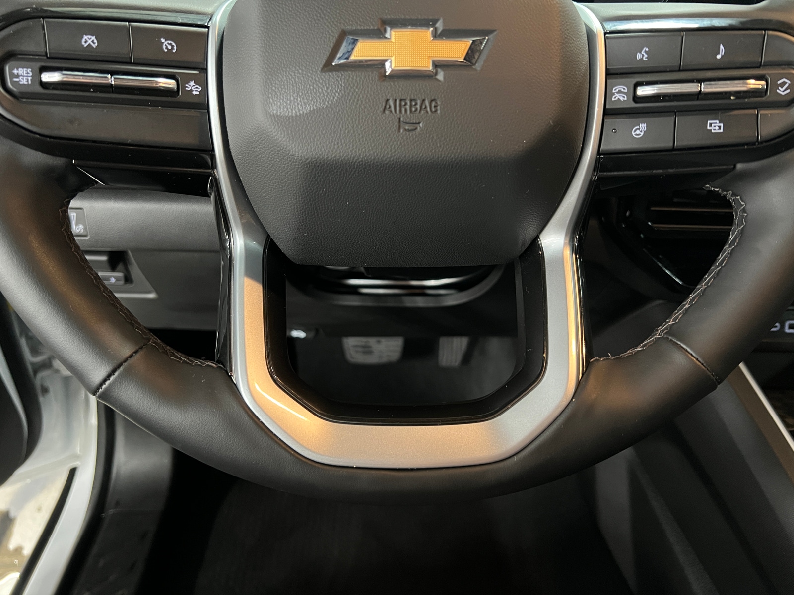Thumbnail: 2024 Chevrolet Colorado - 5