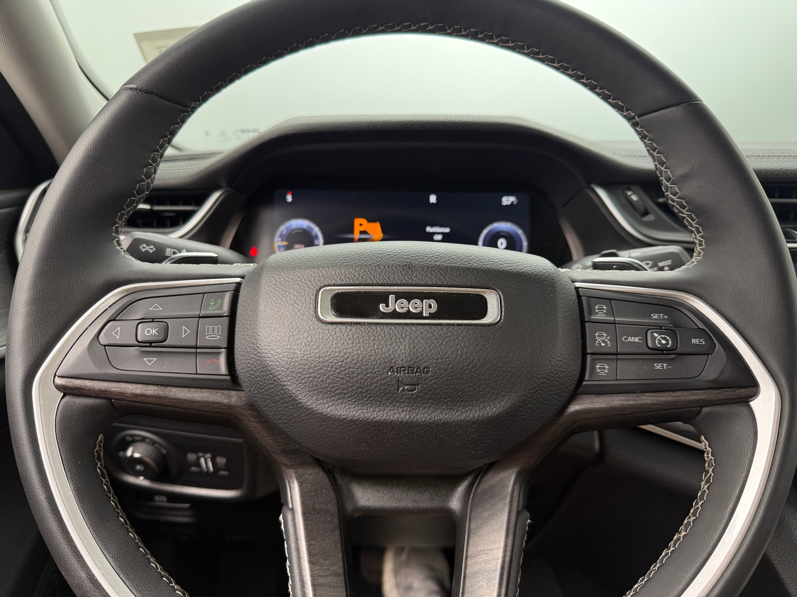 Thumbnail: 2023 Jeep Grand Cherokee L - 4