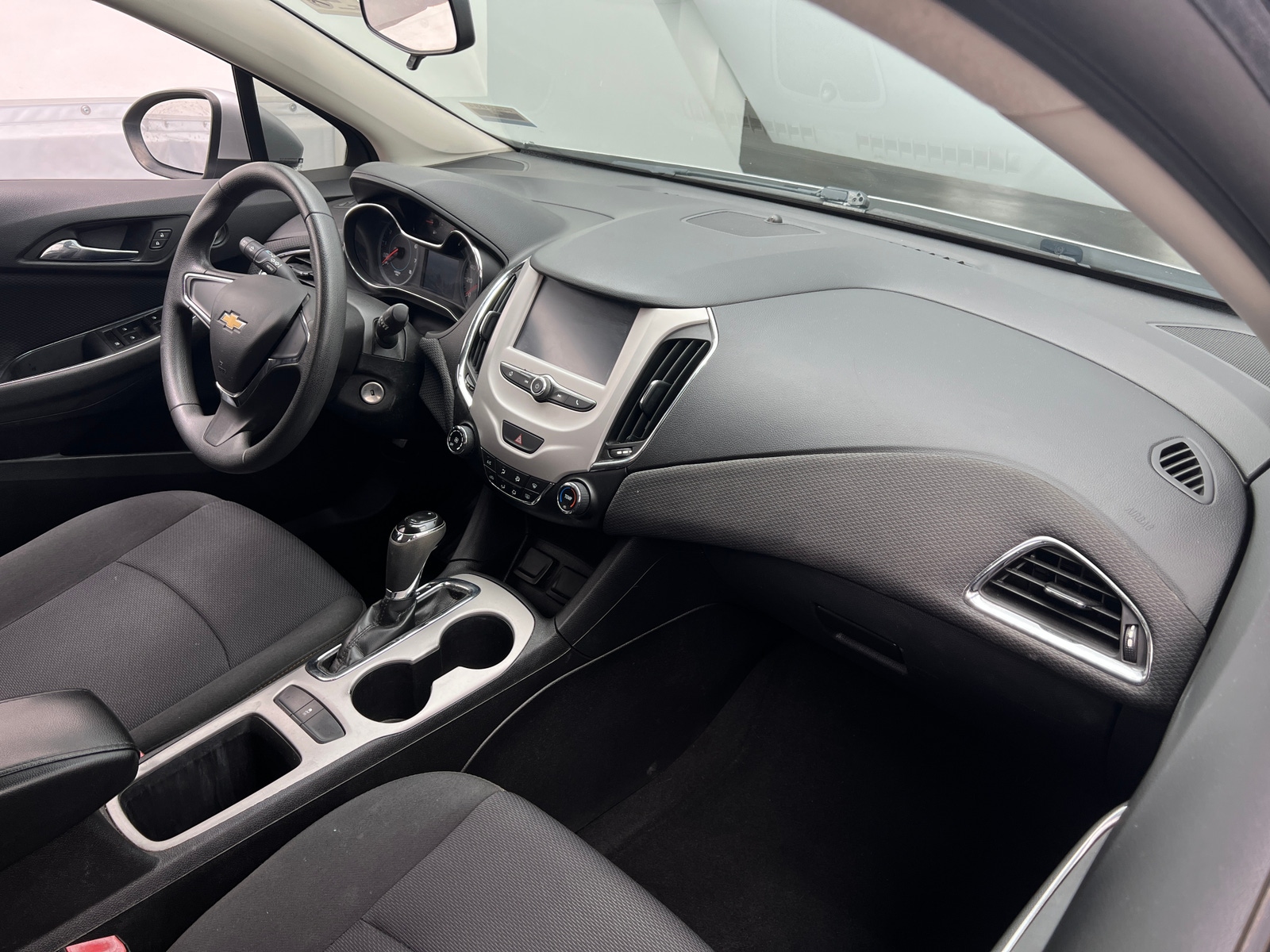 Thumbnail: 2017 Chevrolet Cruze - 3
