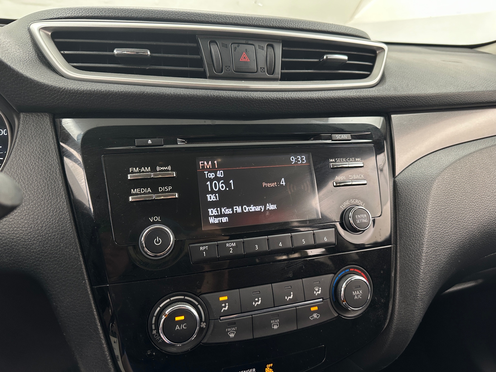 Thumbnail: 2016 Nissan Rogue - 4