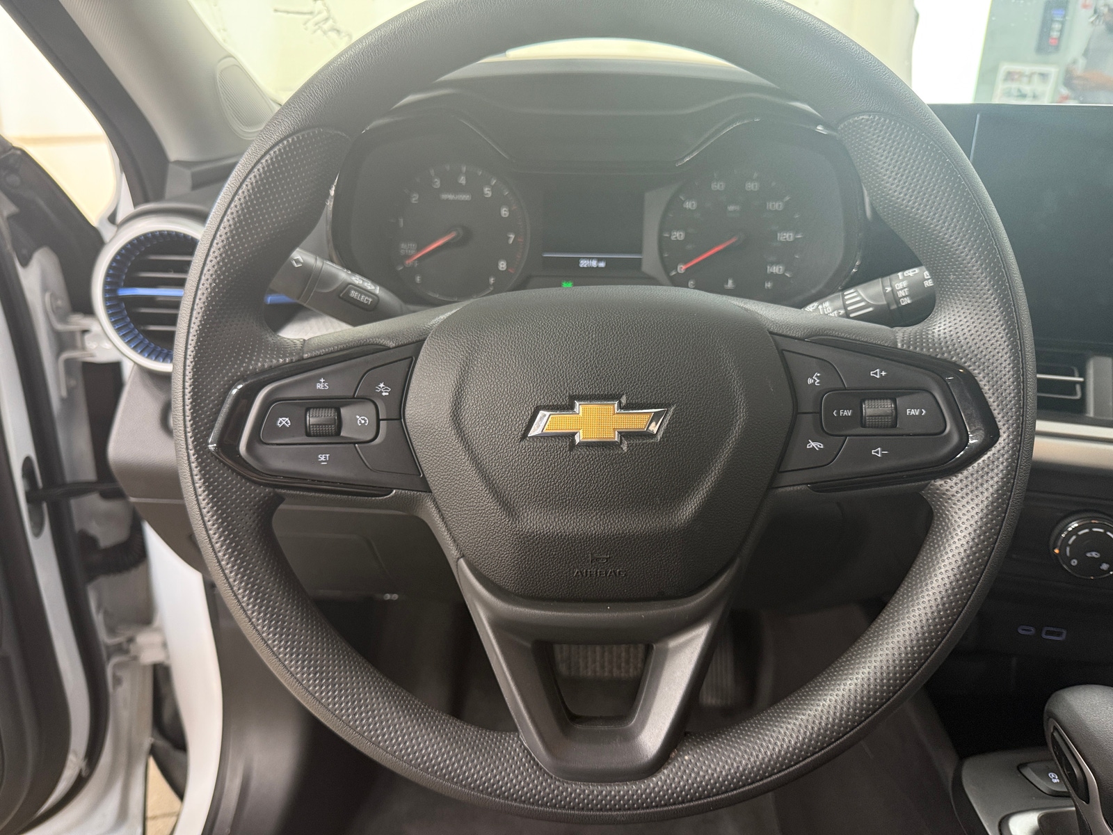 Thumbnail: 2025 Chevrolet Trax - 5