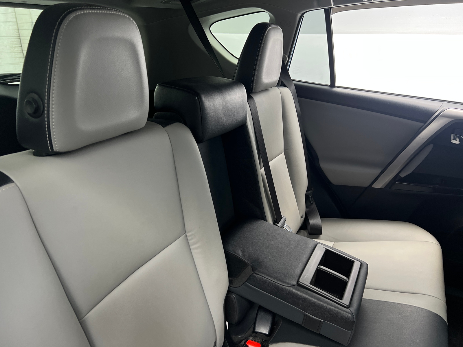 Thumbnail: 2017 Toyota RAV4 - 5