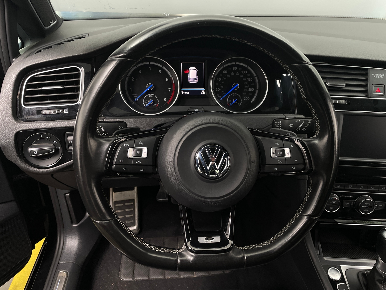 Thumbnail: 2017 Volkswagen Golf - 4
