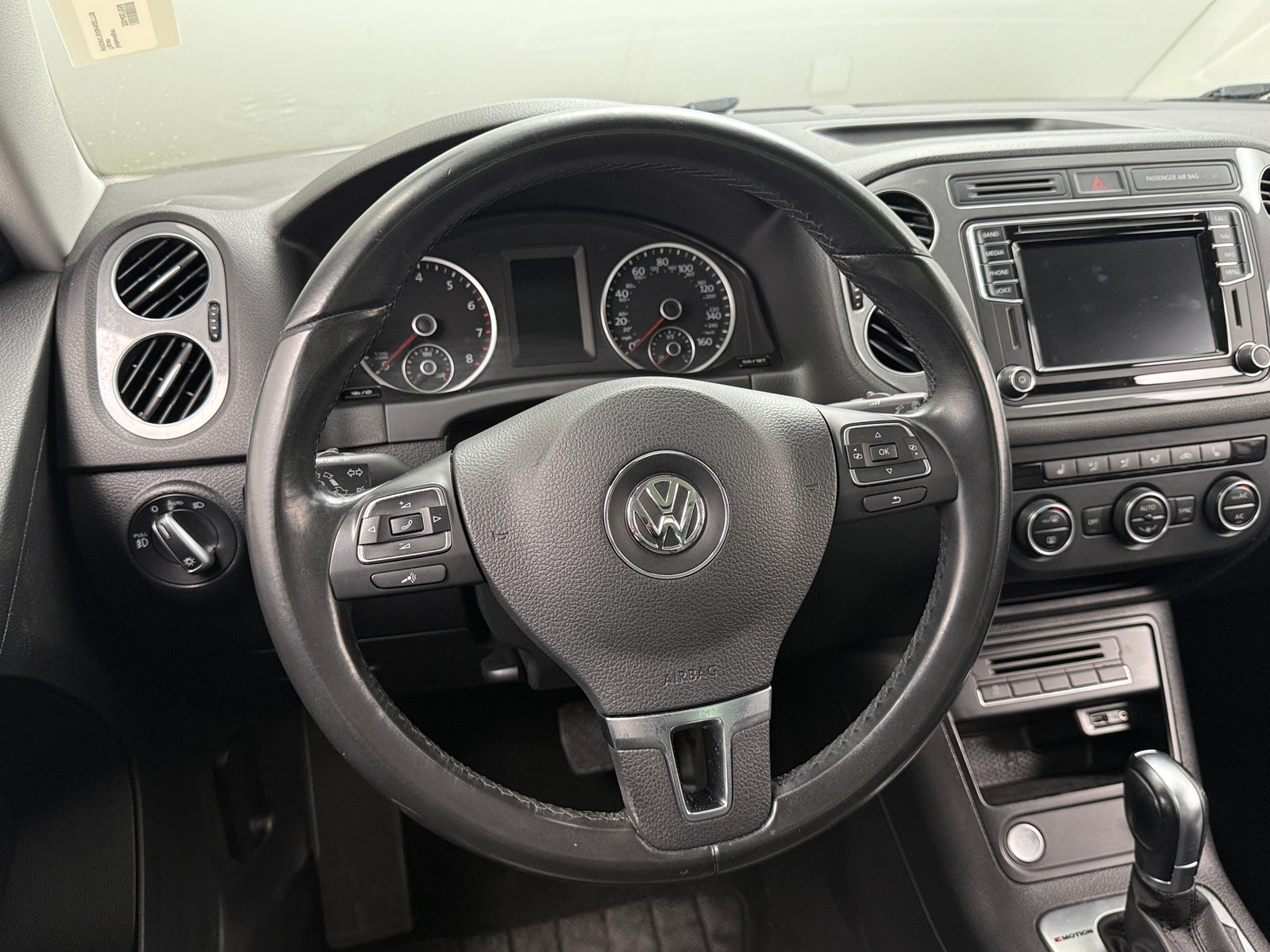 Thumbnail: 2017 Volkswagen Tiguan - 4