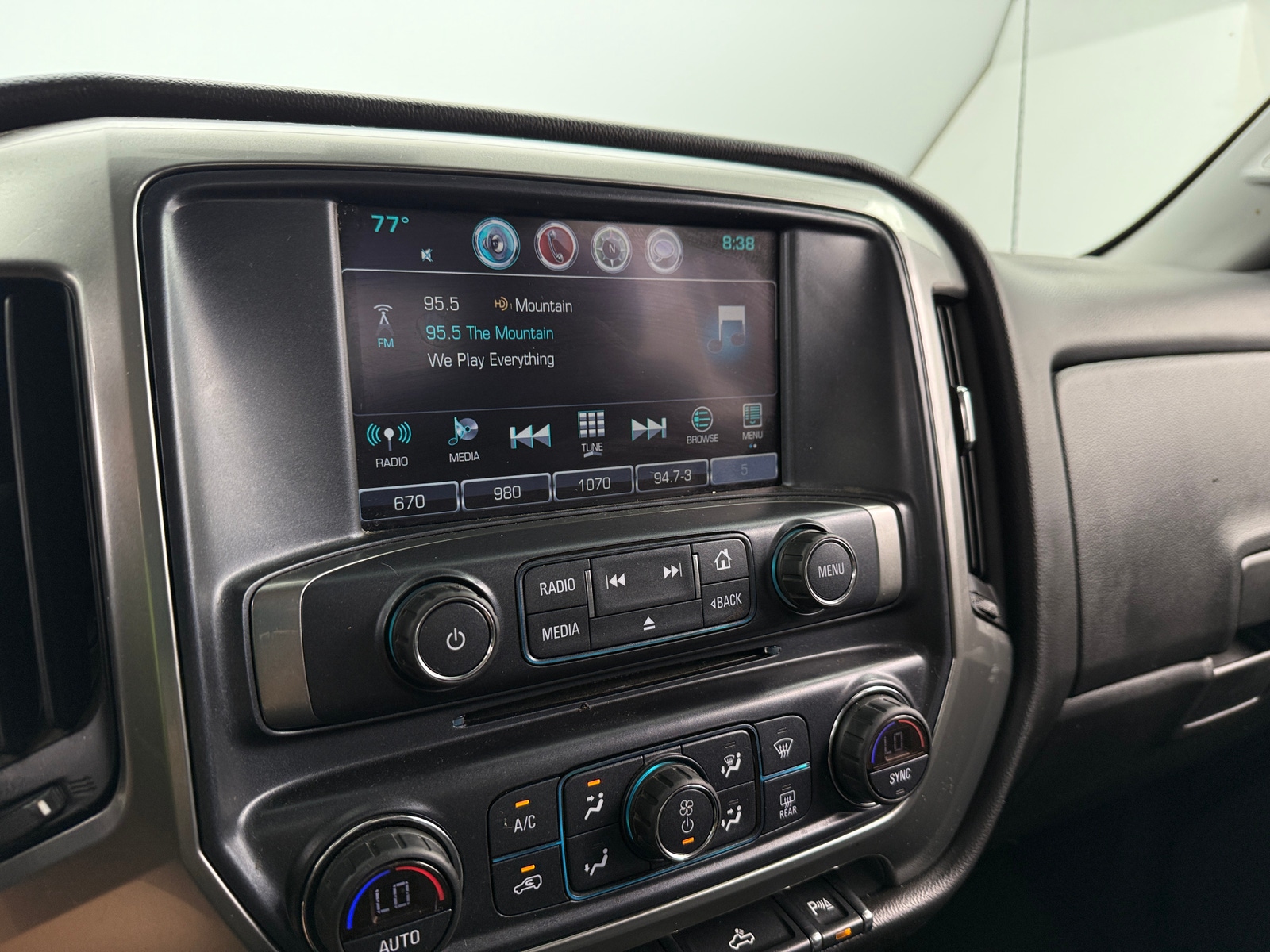 Thumbnail: 2017 Chevrolet Silverado 1500 - 4