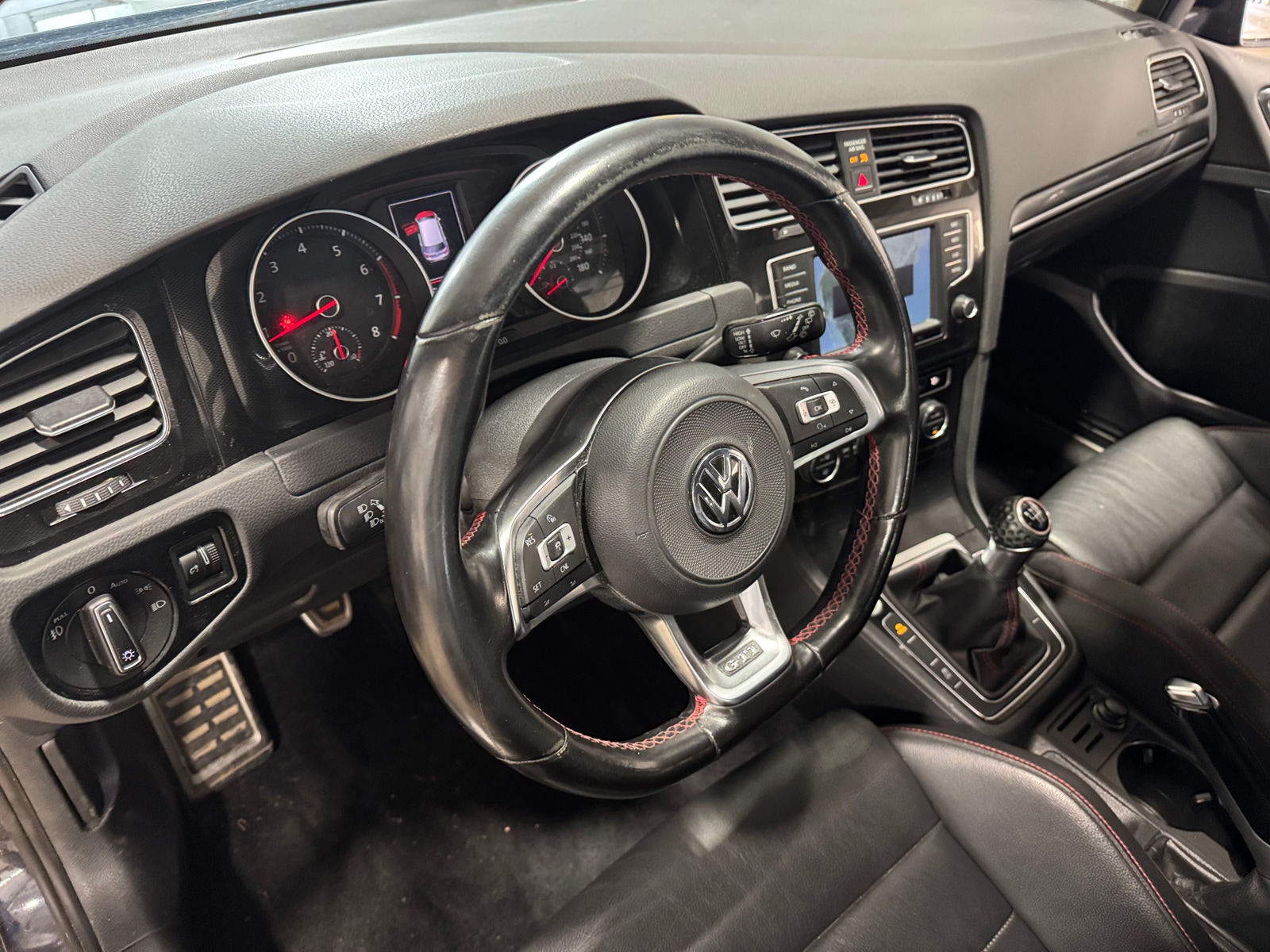 Thumbnail: 2017 Volkswagen Golf - 3