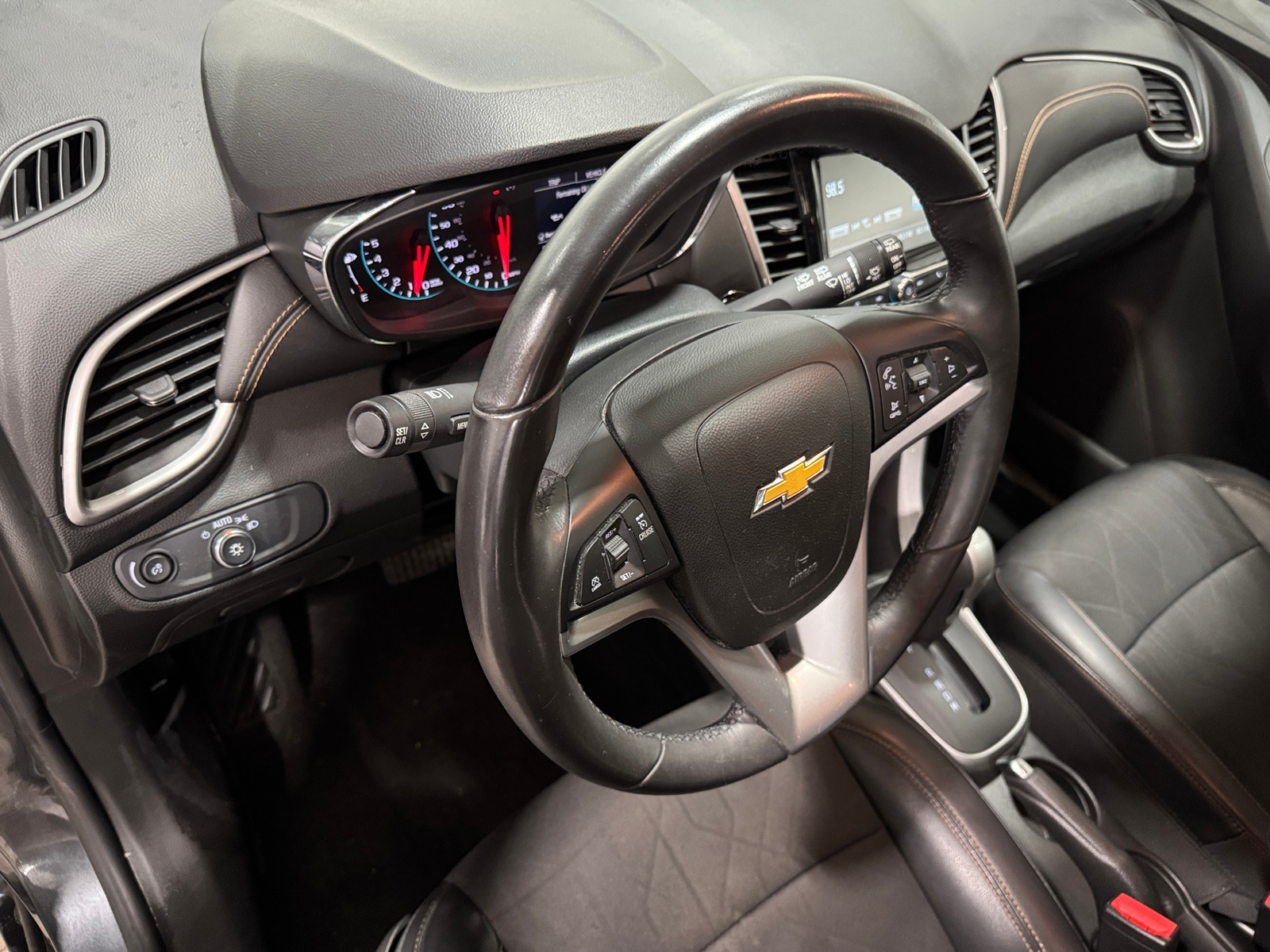 Thumbnail: 2017 Chevrolet Trax - 3
