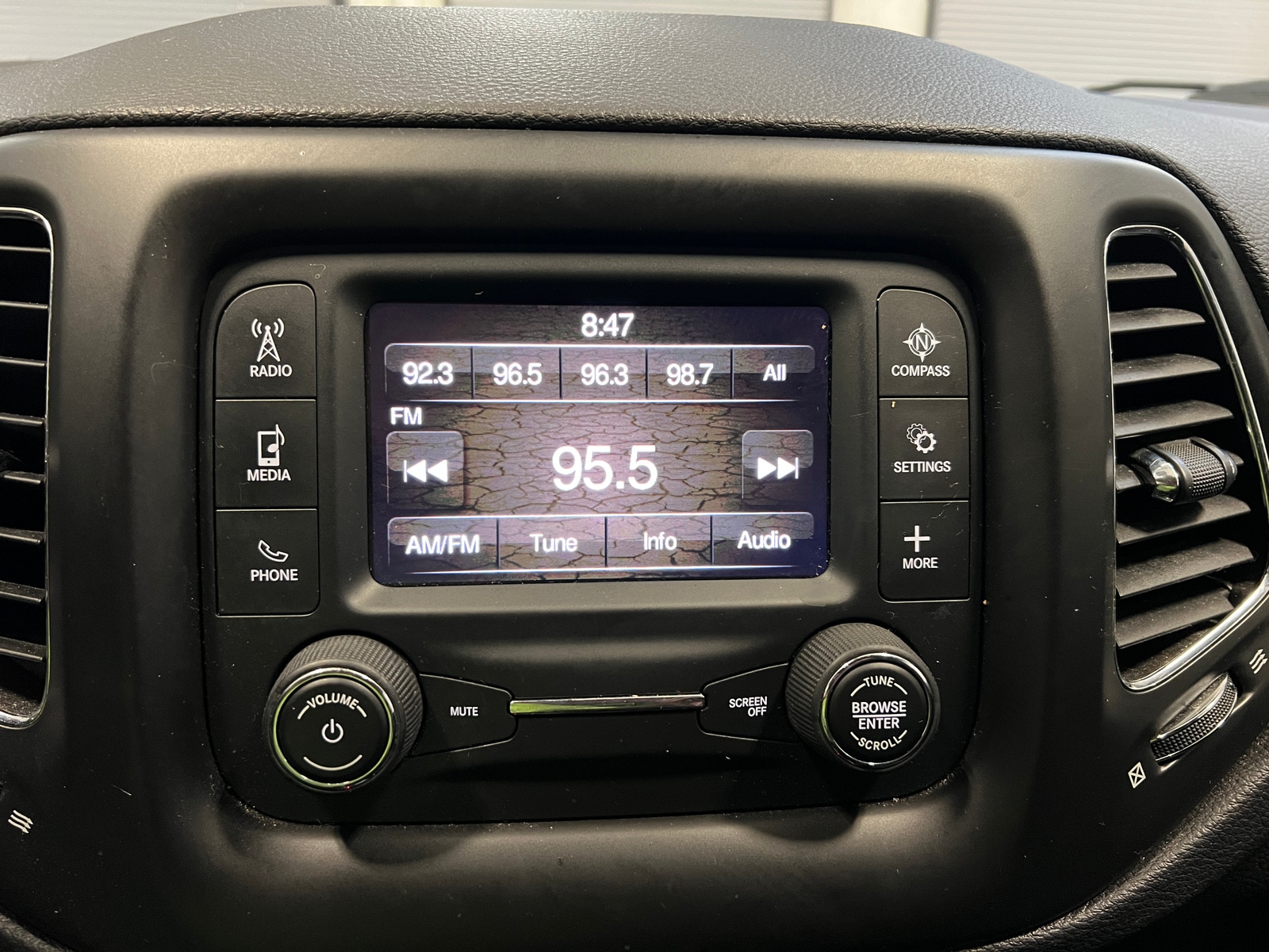 Thumbnail: 2017 Jeep Compass - 4