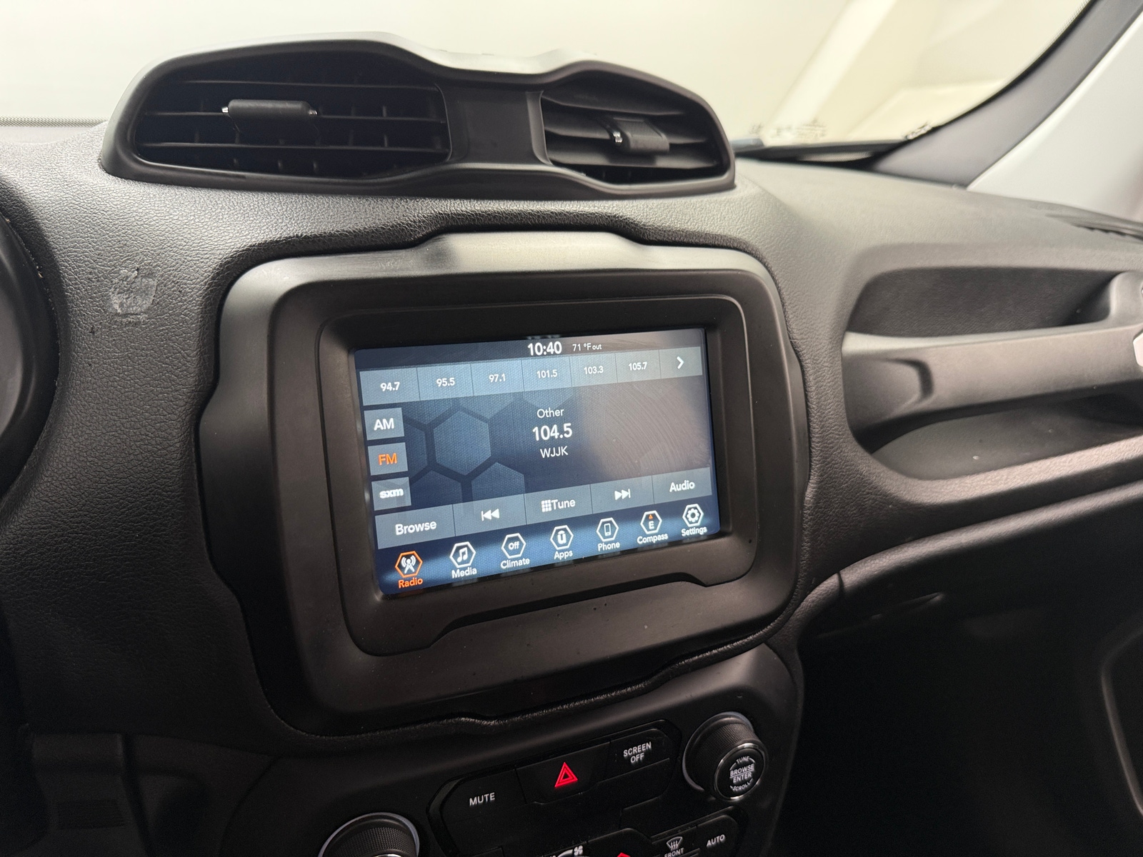 Thumbnail: 2018 Jeep Renegade - 4